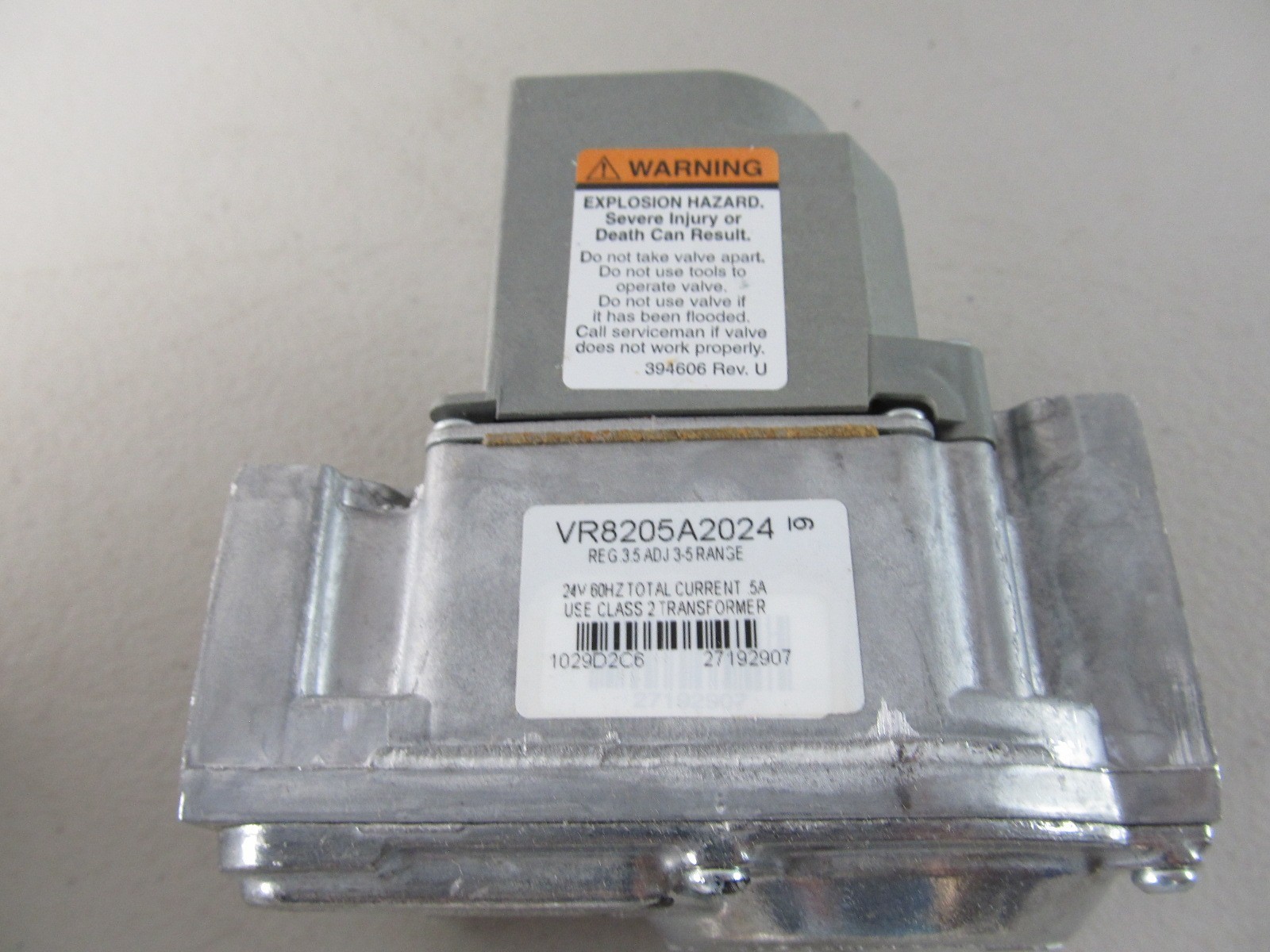Honeywell VR8205A2024 Gas Valve Direct Ignition 24 VAC 1/2″ 150k BTU, NEW in Box
