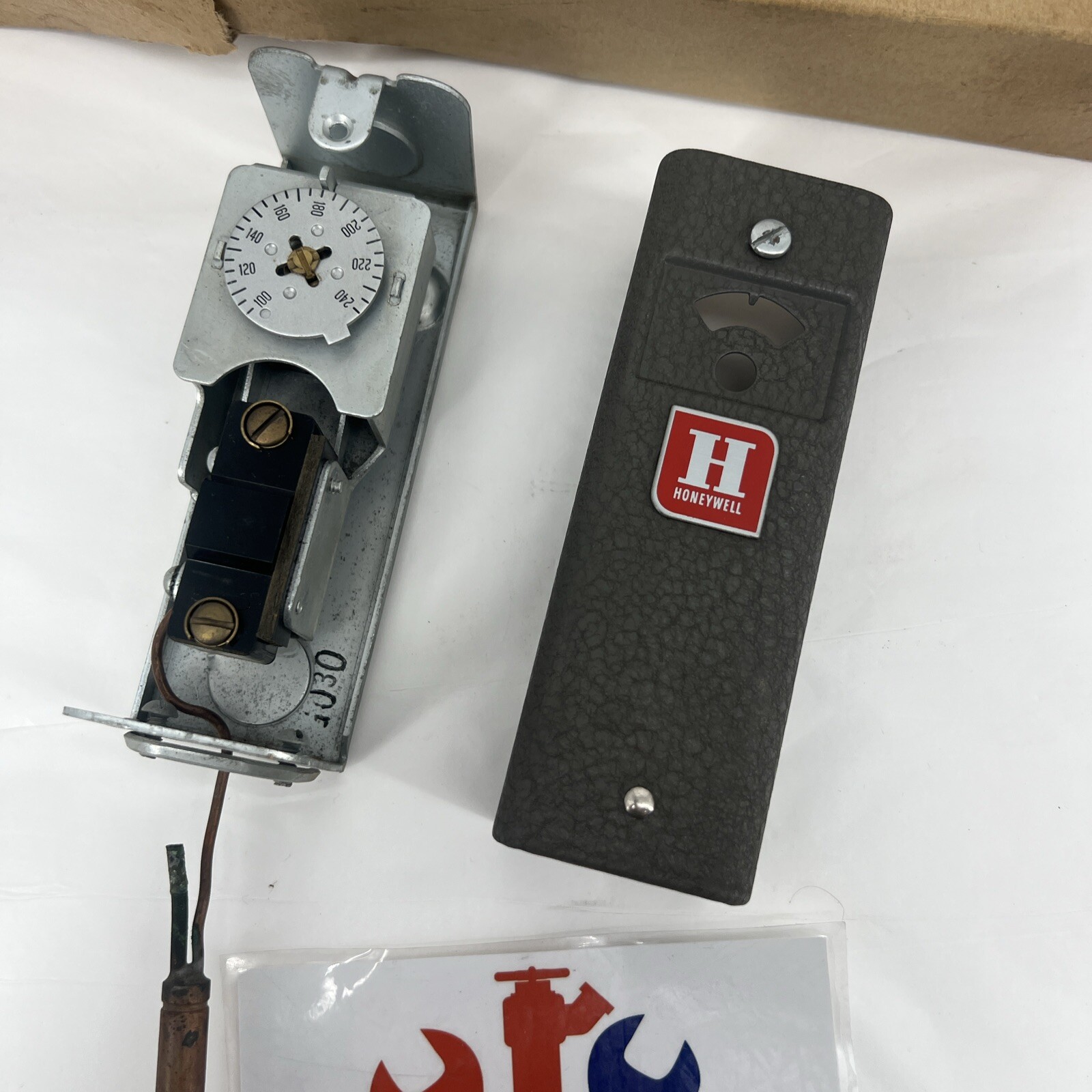 Honeywell L4007B3X0A4 Well Immersion Control 100 to 240 Degrees