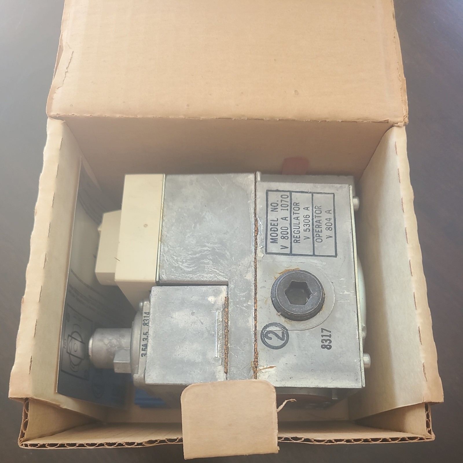 Honeywell V800A 1070 Standard Pilot Combination Gas Valve Control
