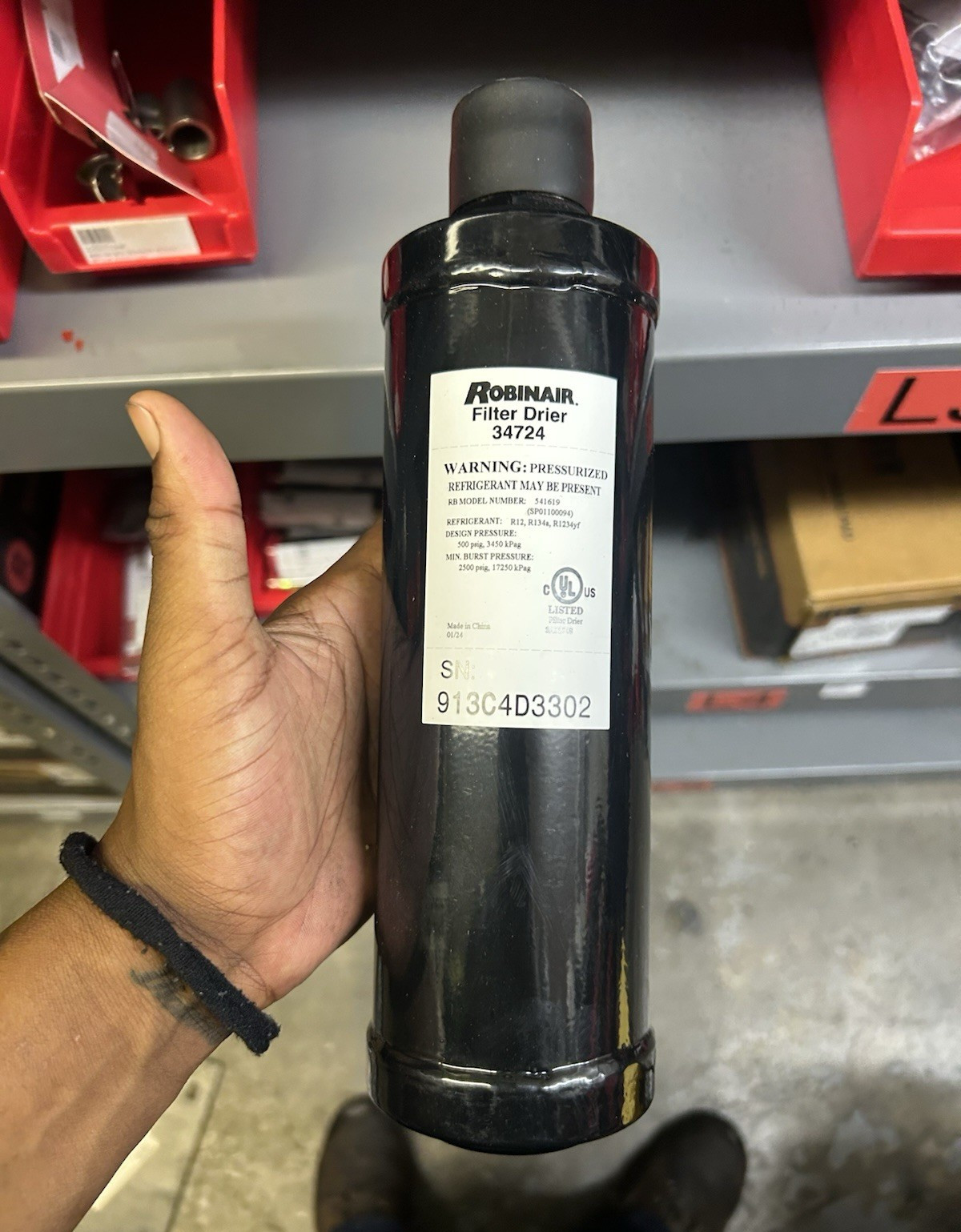 Robinair 34724 Filter Drier 1/2 in Conn, 30 cu in, 4350 psi, Black