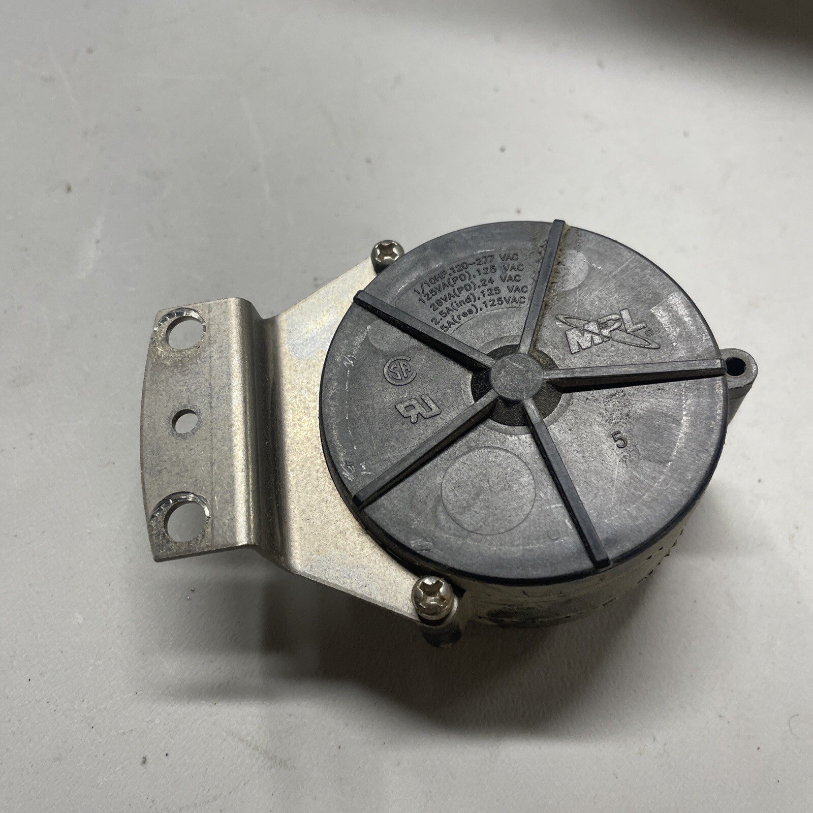 Goodman Amana Furnace Pressure Switch 107279-23 MPL9300-V-0.70-DEACT-N/O-VS