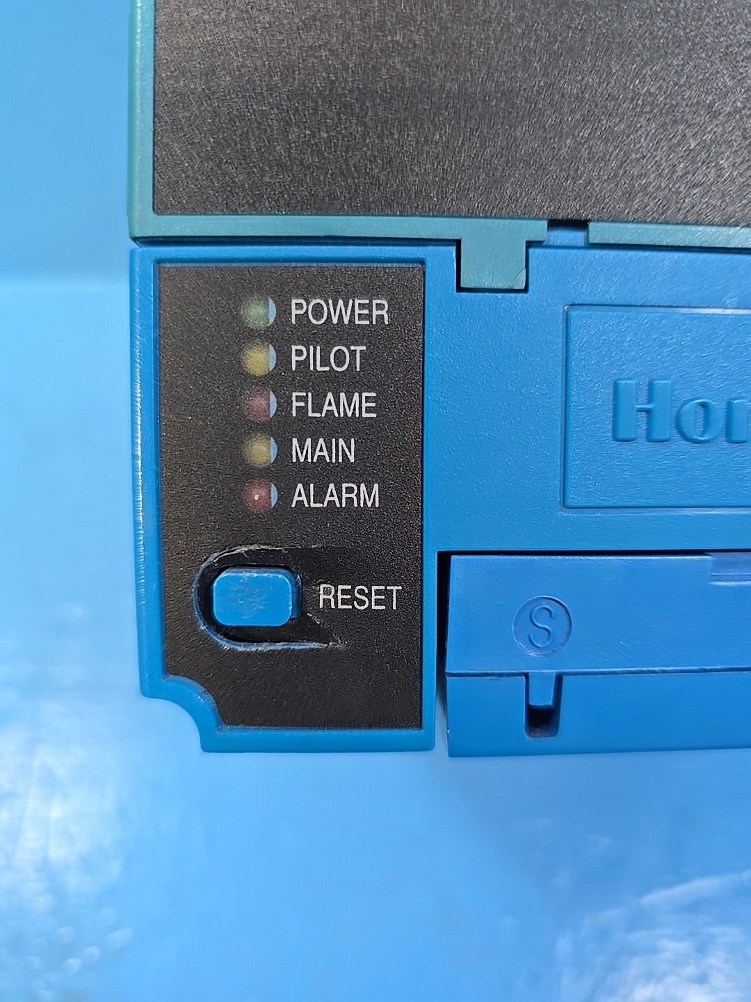 HONEYWELL RM7890A1015 ULTRAVIOLET FLAME AMPLIFIER BURNER CONTROL MODULE