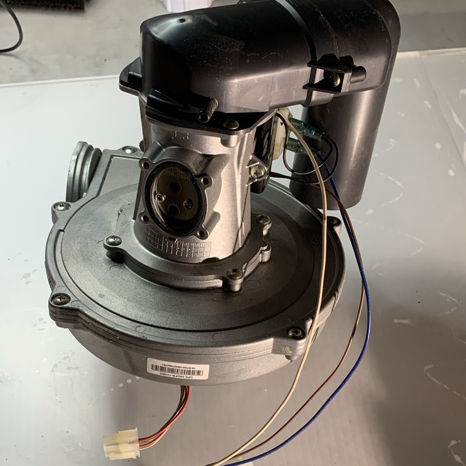 Navien NPE-240A Draft Inducer Blower Fan Assembly MVCK18AR09 DR-8538-973