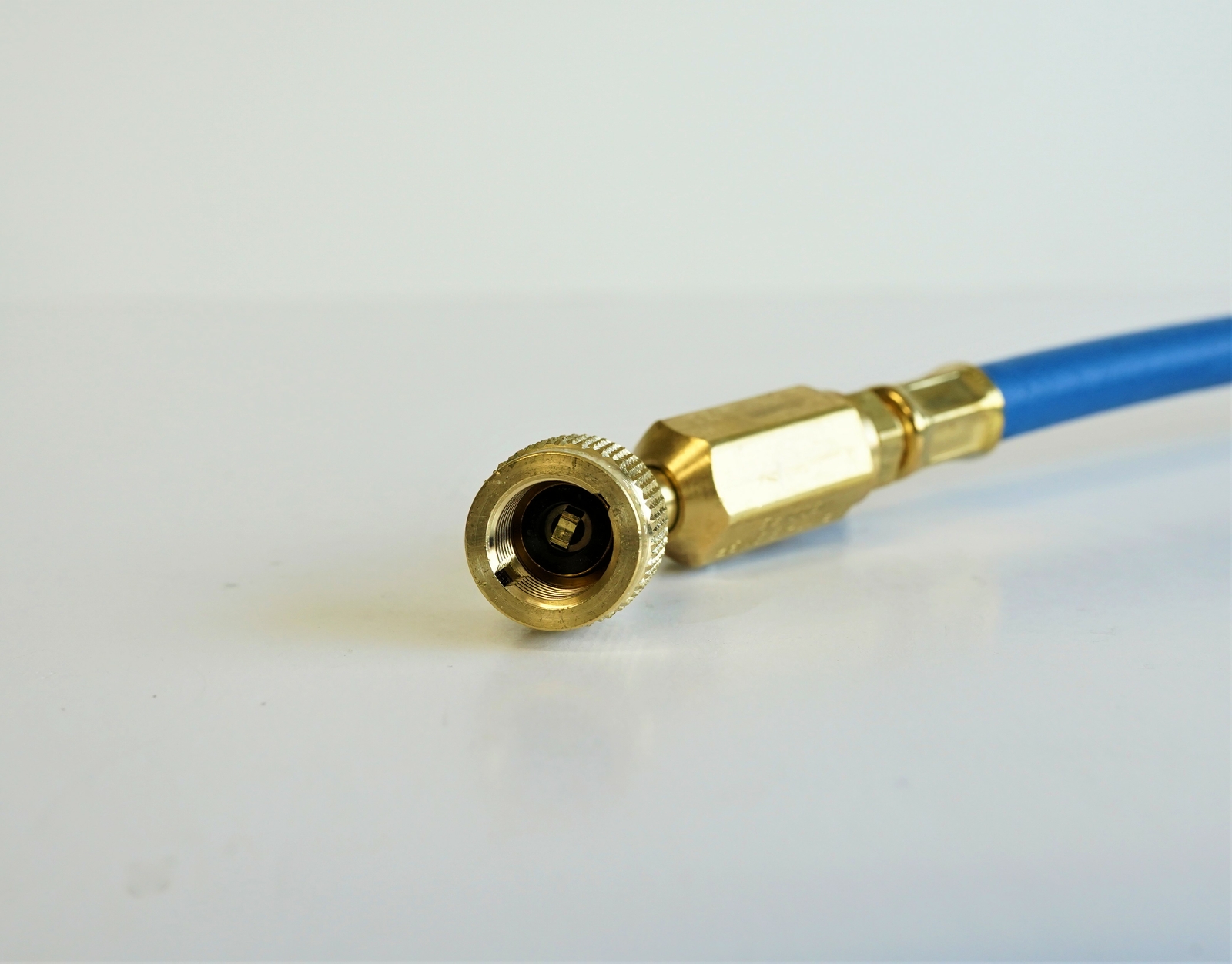 Yellow Jacket 29425 Plus II Charging Hose 60″ 1/4″ x 5/16″ Ball Valve Blue