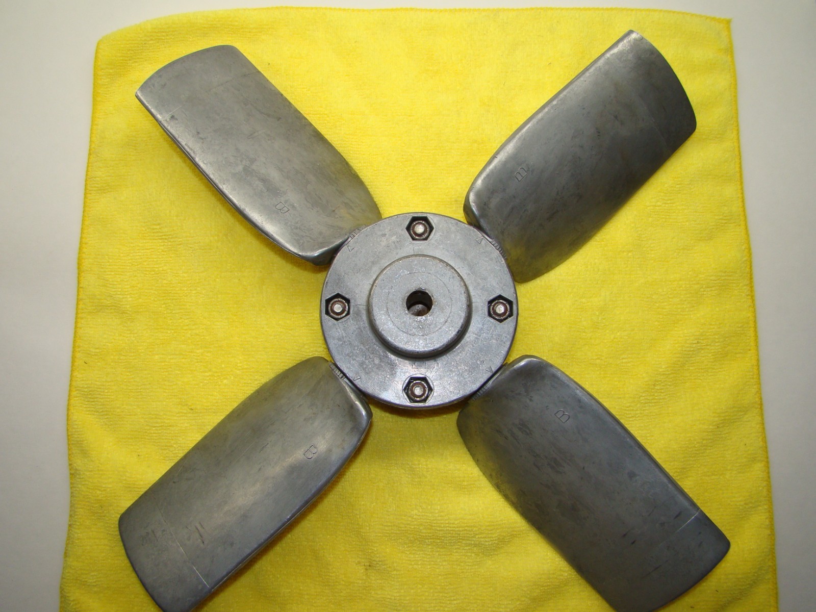 Dayton 16″ Adjustable Propeller Type Fan Blade 1725 RPM 1/2″ Bore HP 1/4 4C132A
