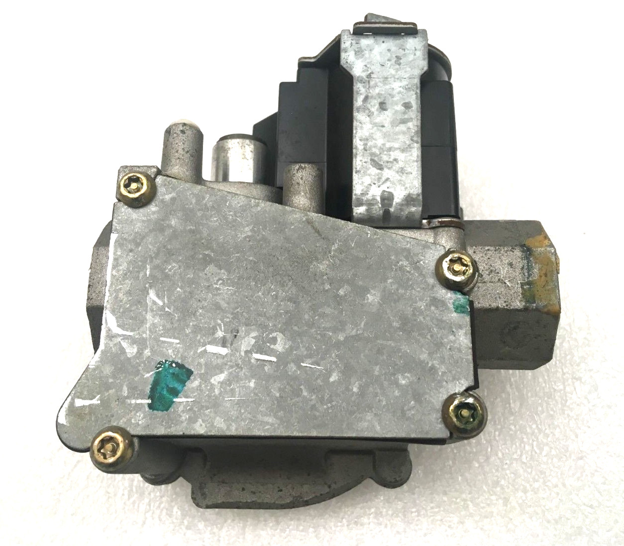 WR GEMINI 36G22Y Type 202 FURNACE GAS VALVE B12826-28 used #G132