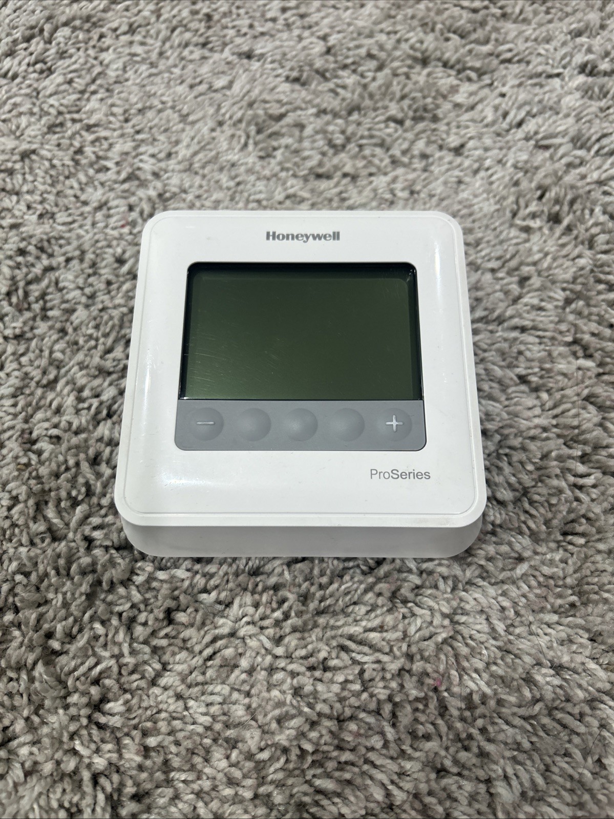 Honeywell Home T4 Pro Series Programmable Thermostat – TH4110U2005