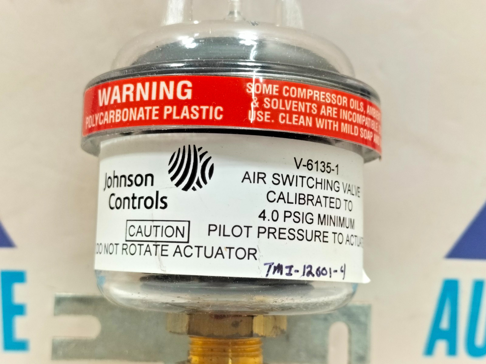 Johnson Controls V-6135-1 Air Switching Valve 2 To 4 Psi 3 Way