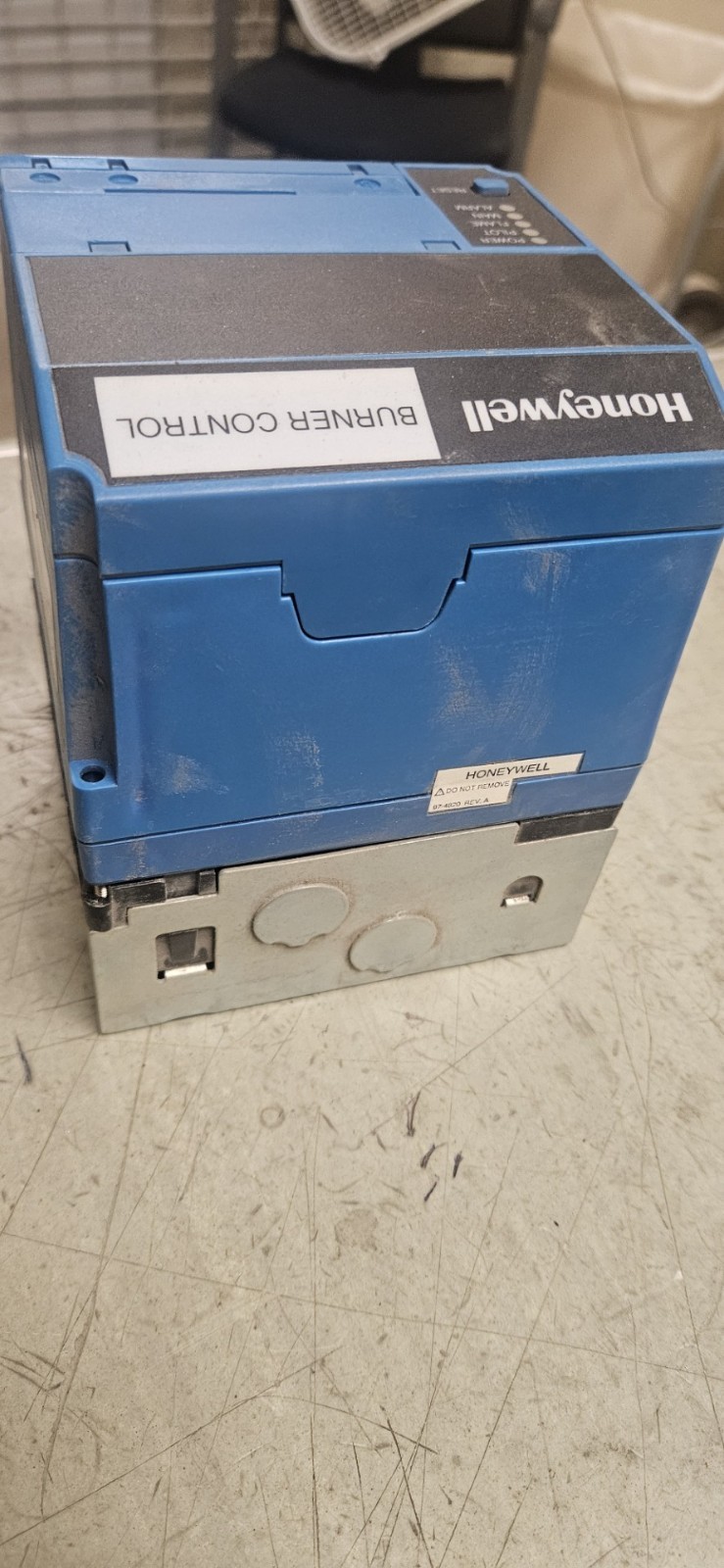 Honeywell RM7890A1015 Burner Control 120V & Honeywell Q7800B1003