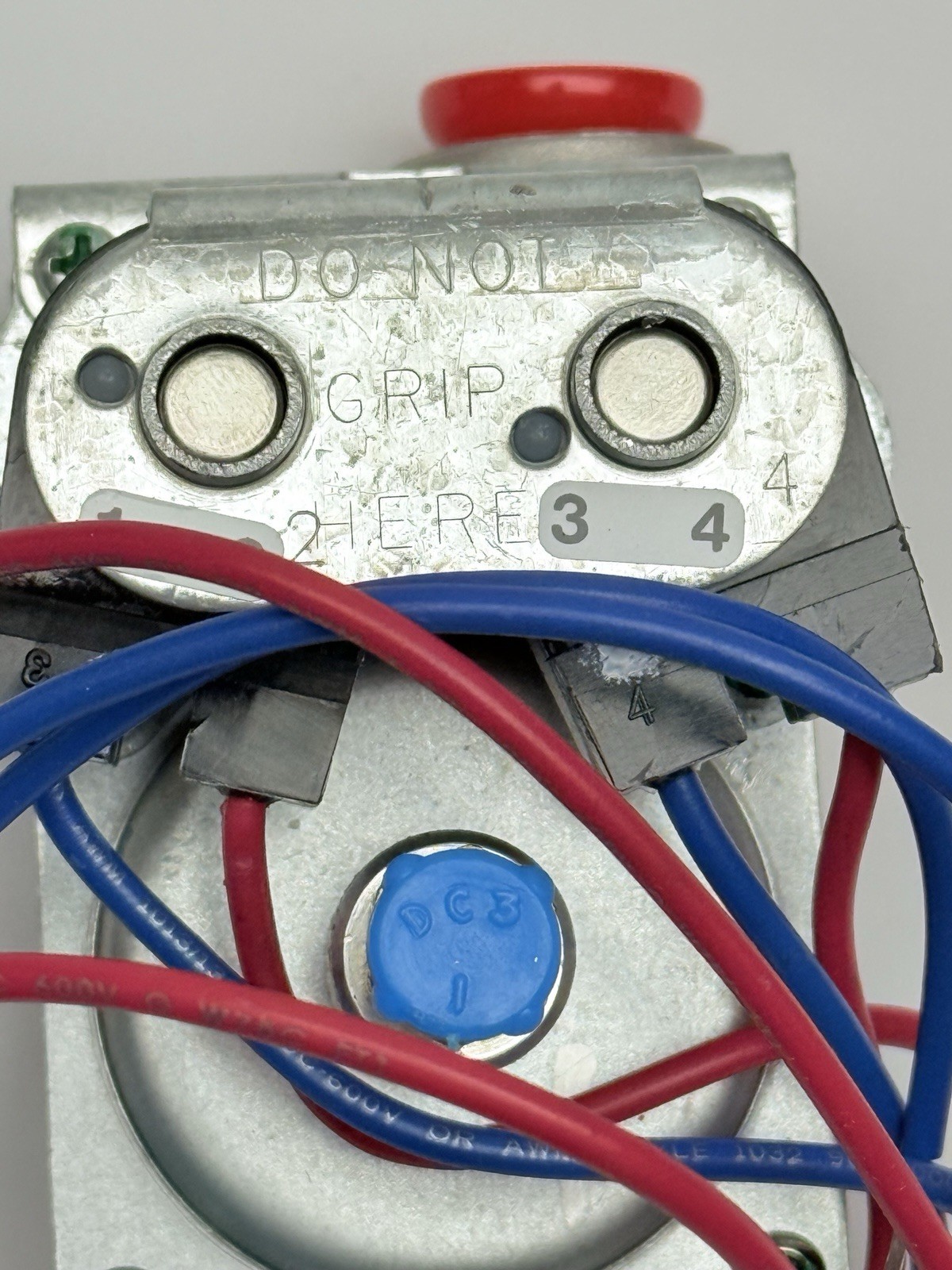 25M18-715 WHITE RODGERS APPLIANCE GAS VALVE W/ REGULATOR 24V -60HZ – 350A