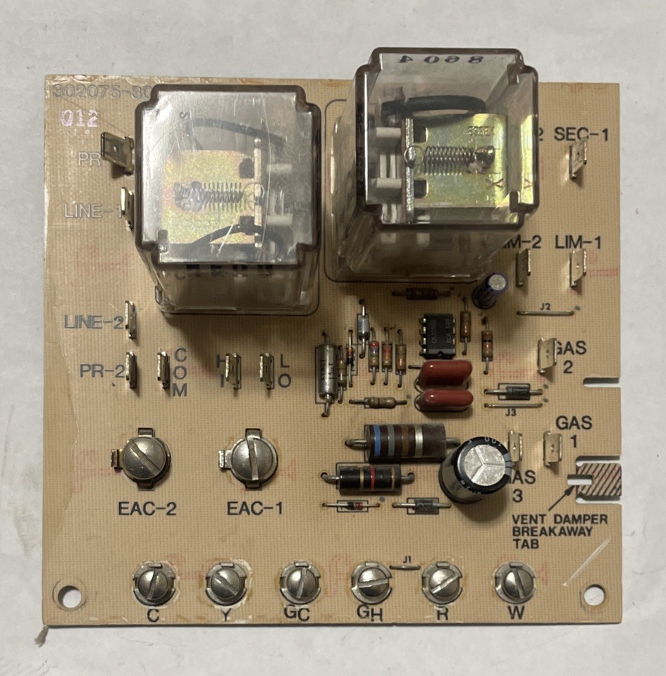 Carrier 302075-304 HVAC Furnace Control Circuit Board TESTED/ WORKING