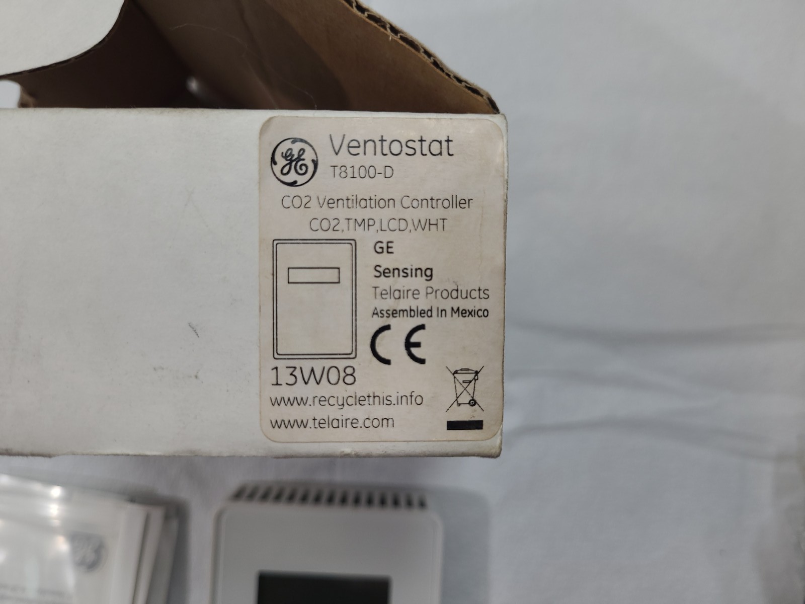 Ventostat T8100-D CO2 Commercial-Grade Ventilation Transmitter & Controller
