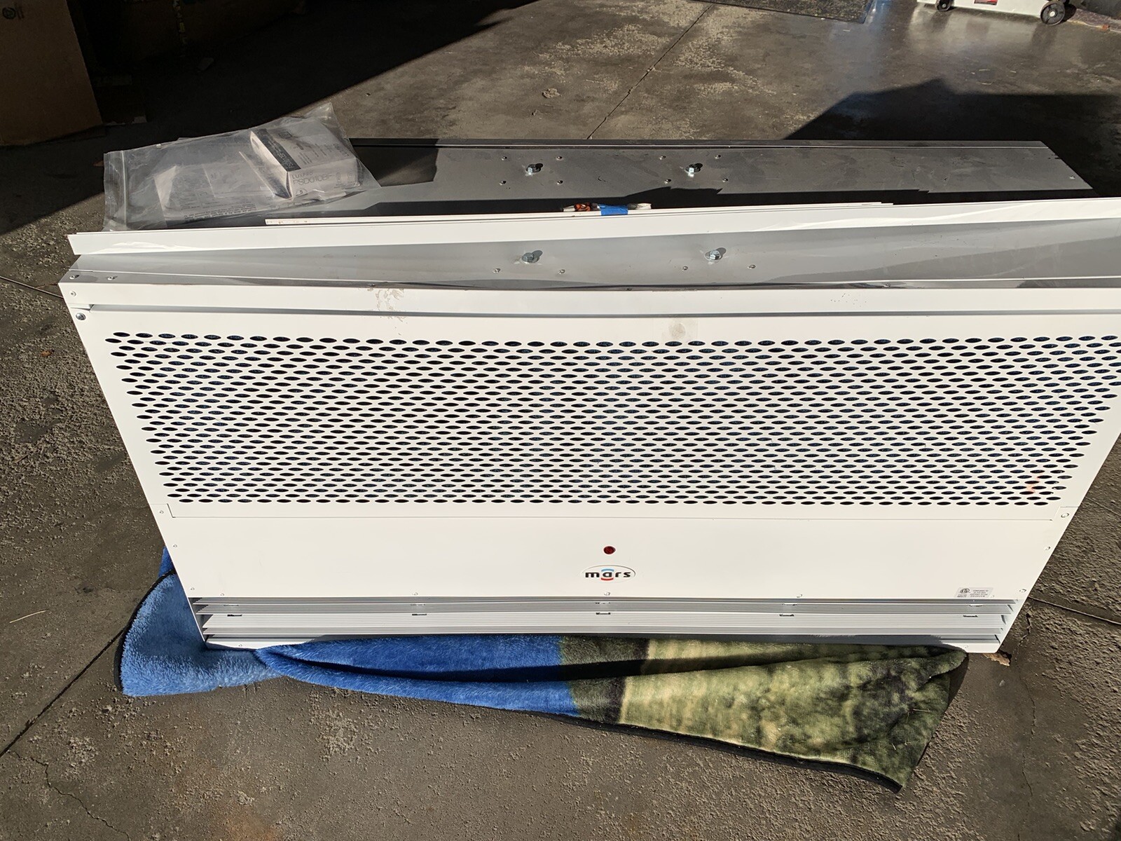 MARS Recessed Heated Air Door Curtain PH1048-1EFH-PW Scratch and Dent
