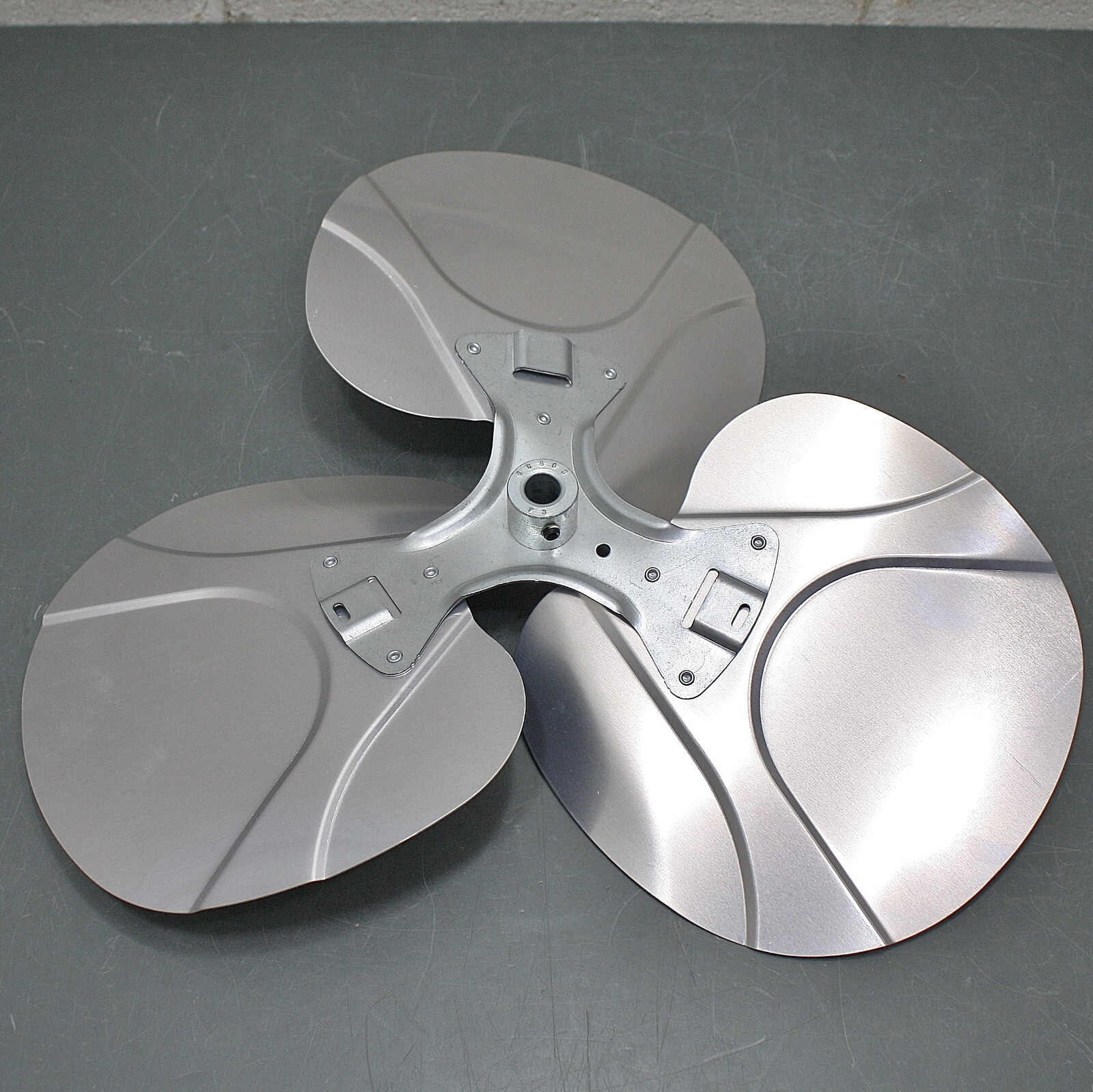 Dayton 20″ Fan Propeller 4C462, 3 Blade, 5/8″ Bore, 17° Pitch, Aluminum, CW