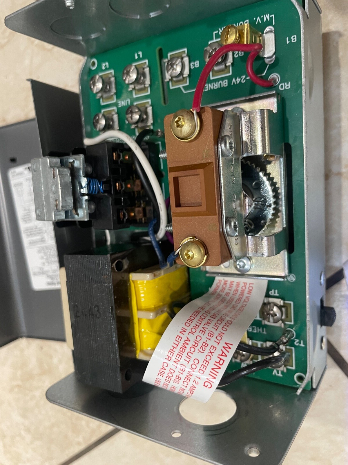RESIDEO AQUASTAT MODEL NUMBER: L8148J1009
