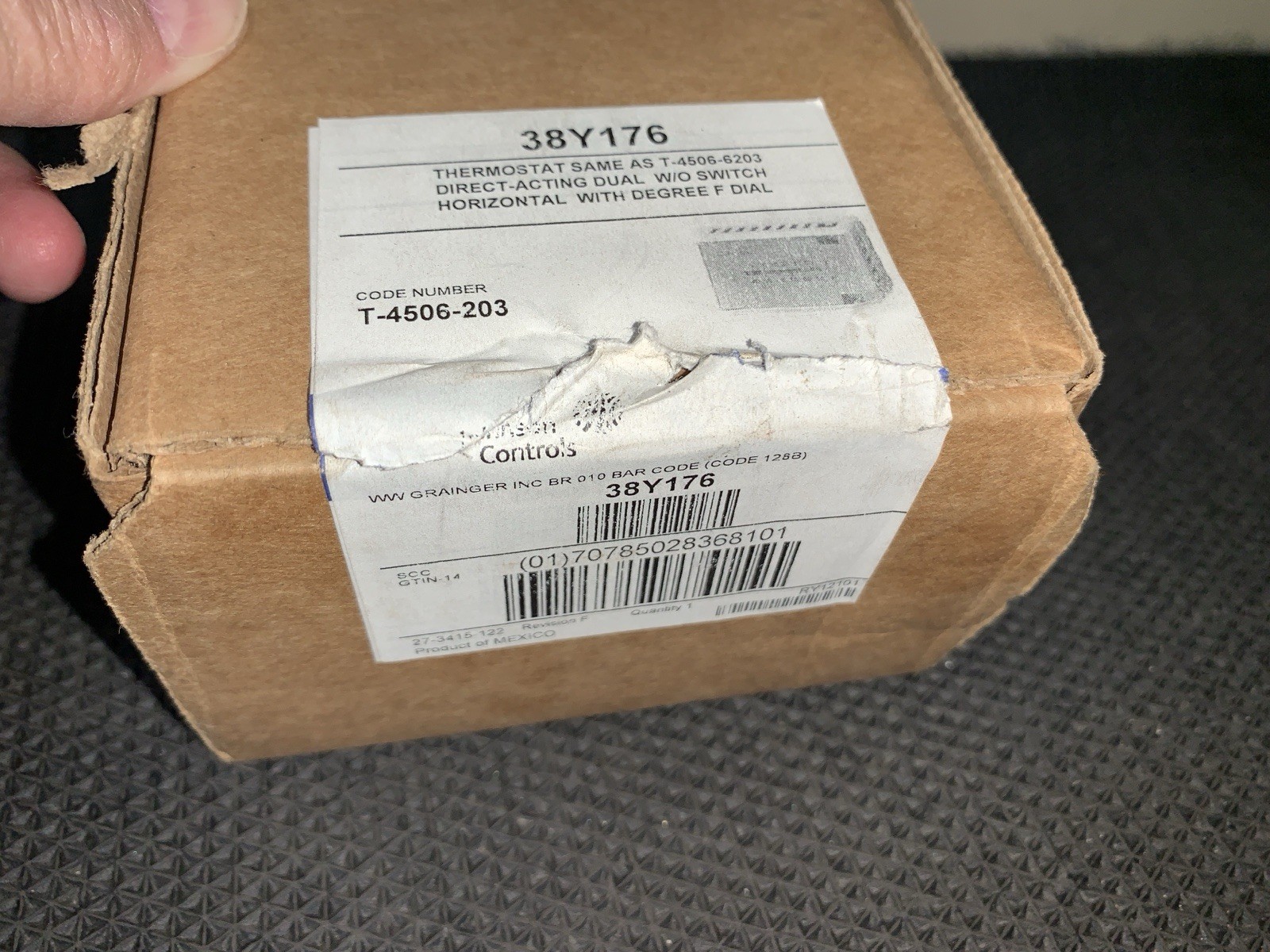 Johnson Controls T-4506-203 38Y176 Dual Temperature Thermostat Day Night