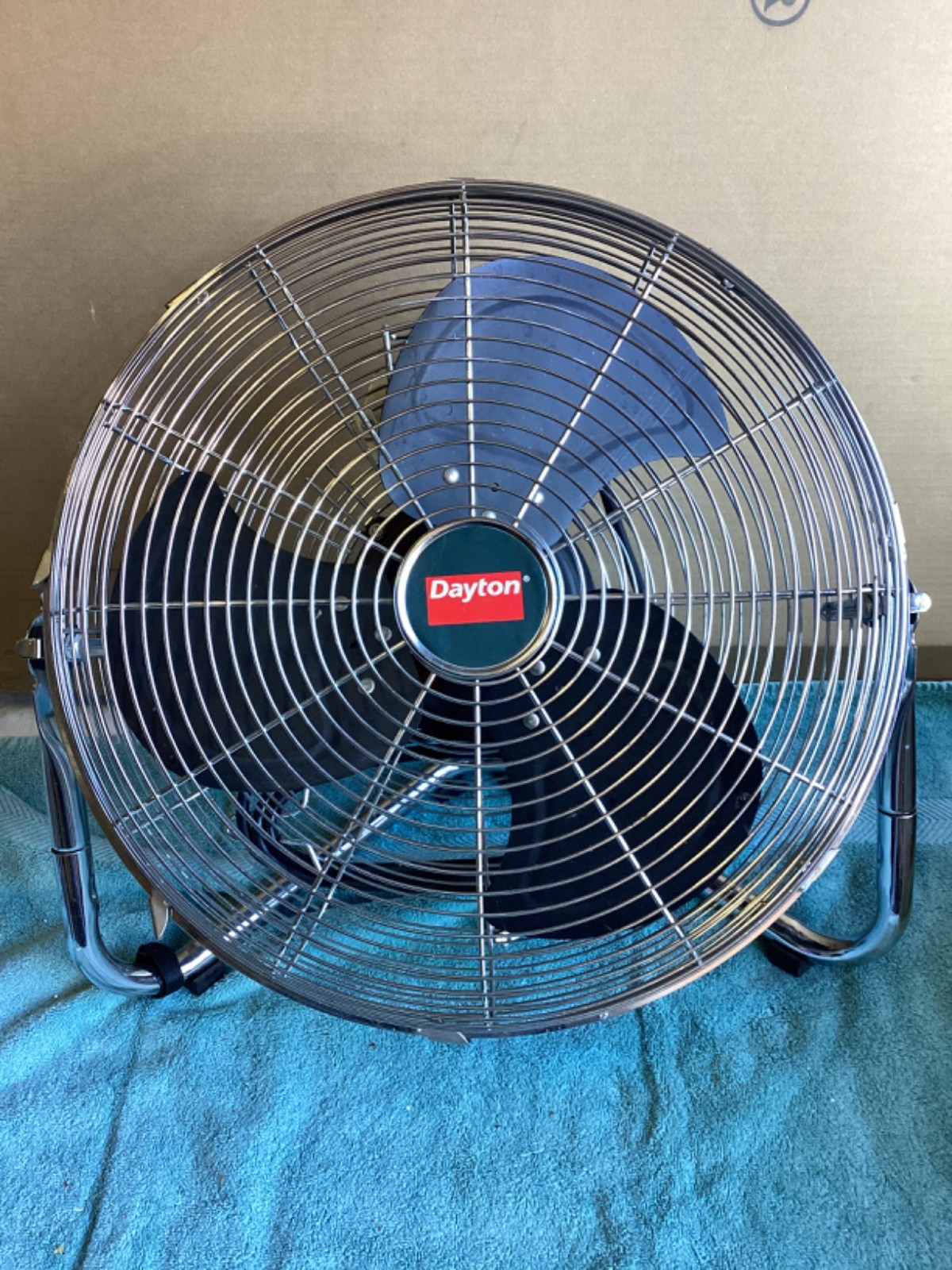 Dayton 2Ly91 Industrial Fan Free Standing 16” In Excellent Condition