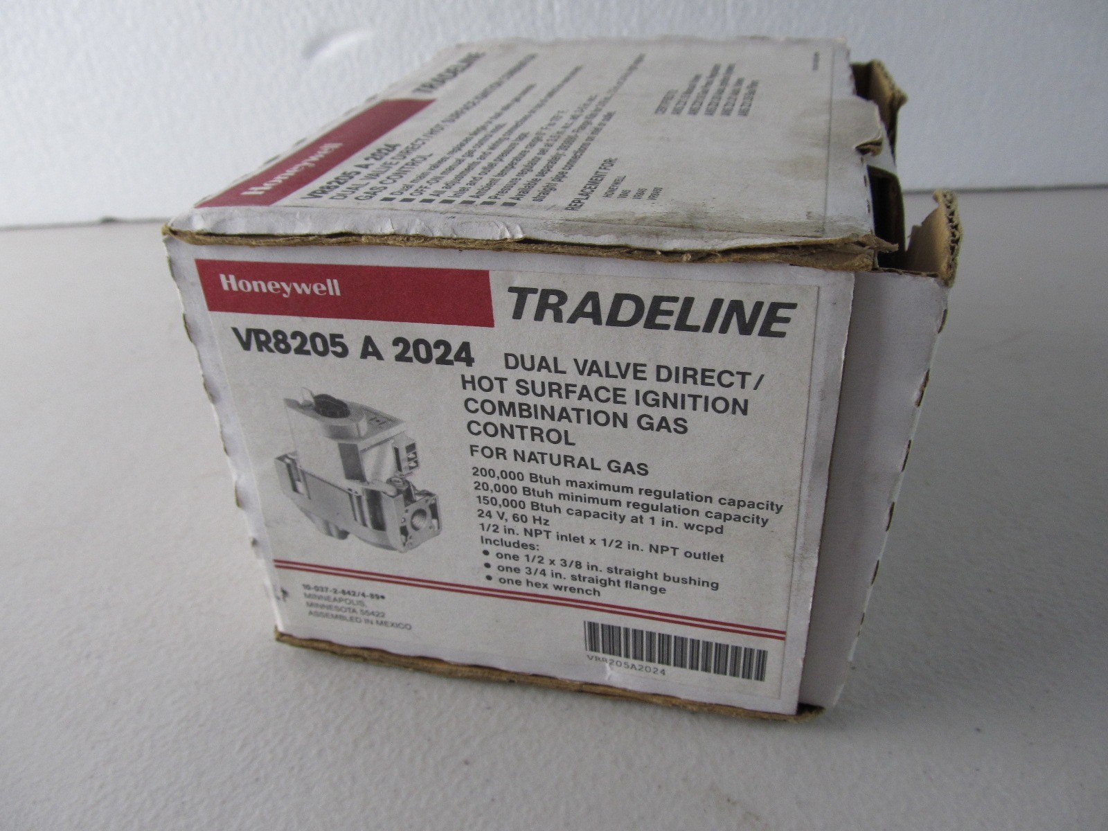 Honeywell VR8205A2024 Gas Valve Direct Ignition 24 VAC 1/2″ 150k BTU, NEW in Box
