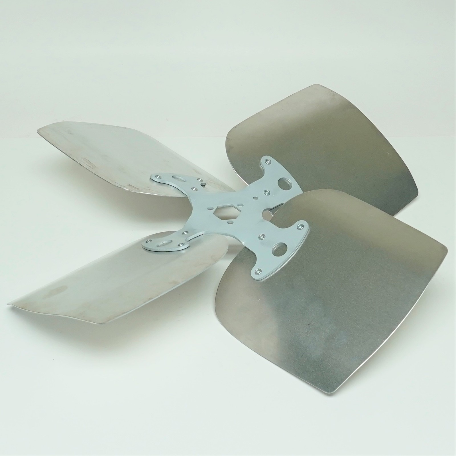 Lau 60558101 18″” Fan Blade CW Rotation 27 Degree Pitch 4 Blades