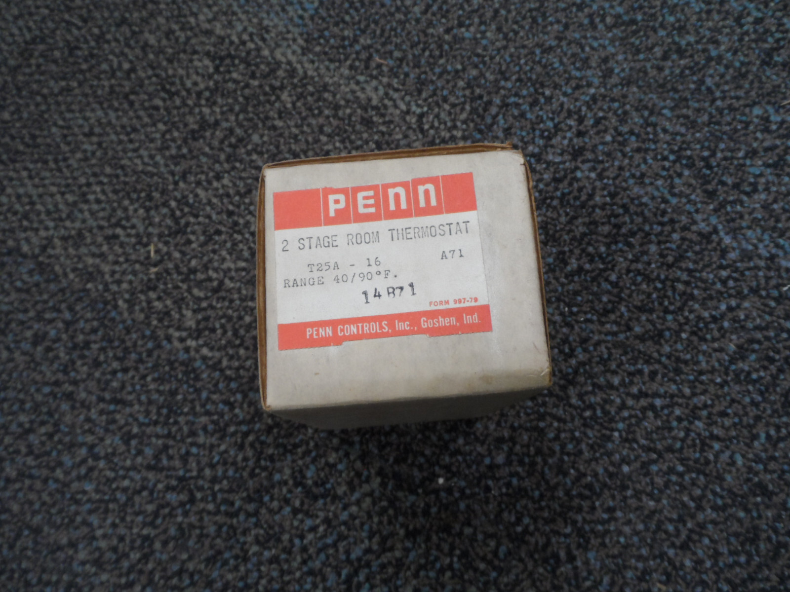Penn Johnson Controls T25A-16 Two Stage Room Thermostat, Range 40-90 F