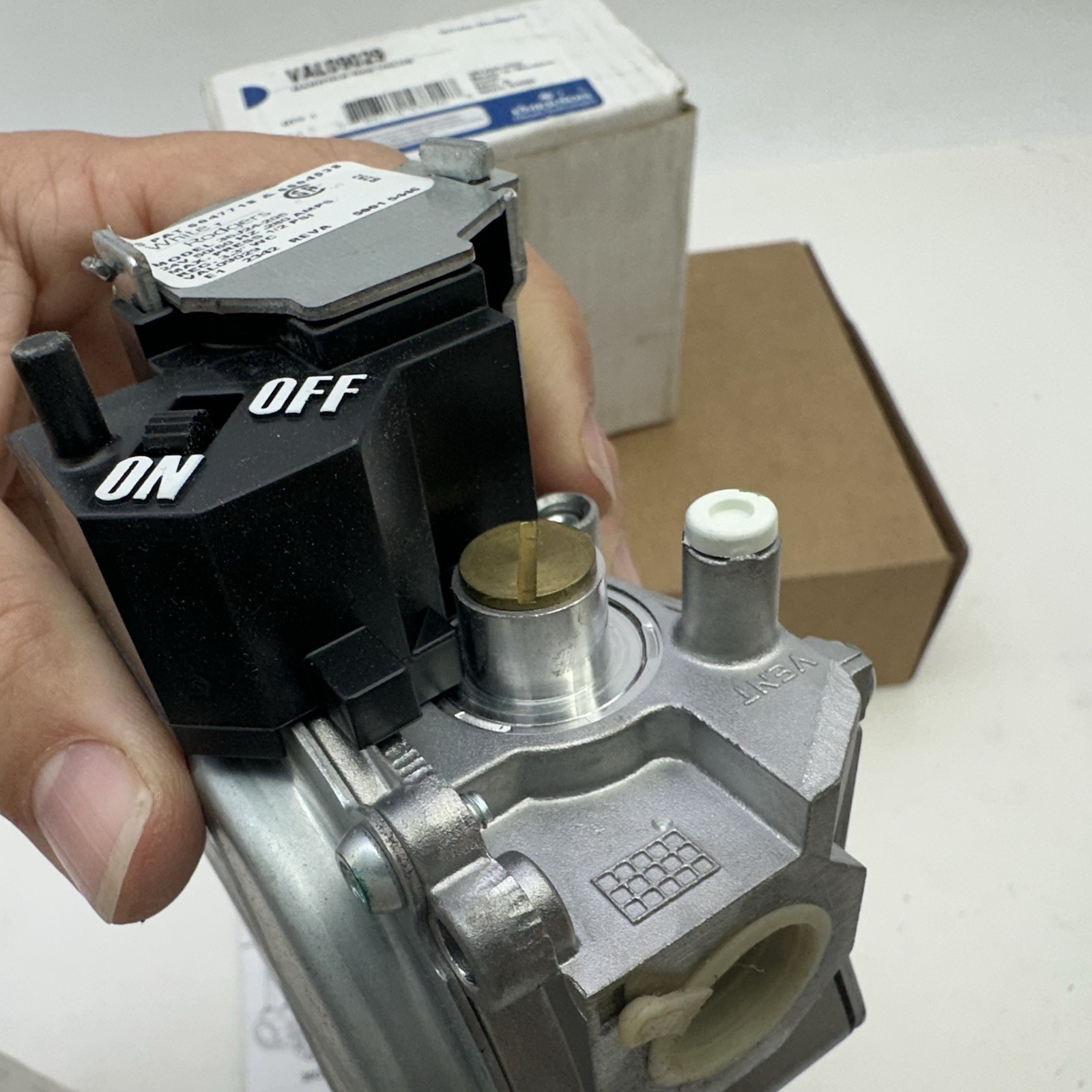 Trane American Standard VAL09029 Gas Valve Slow Opening 1/2-14 NPT 24V J-Type