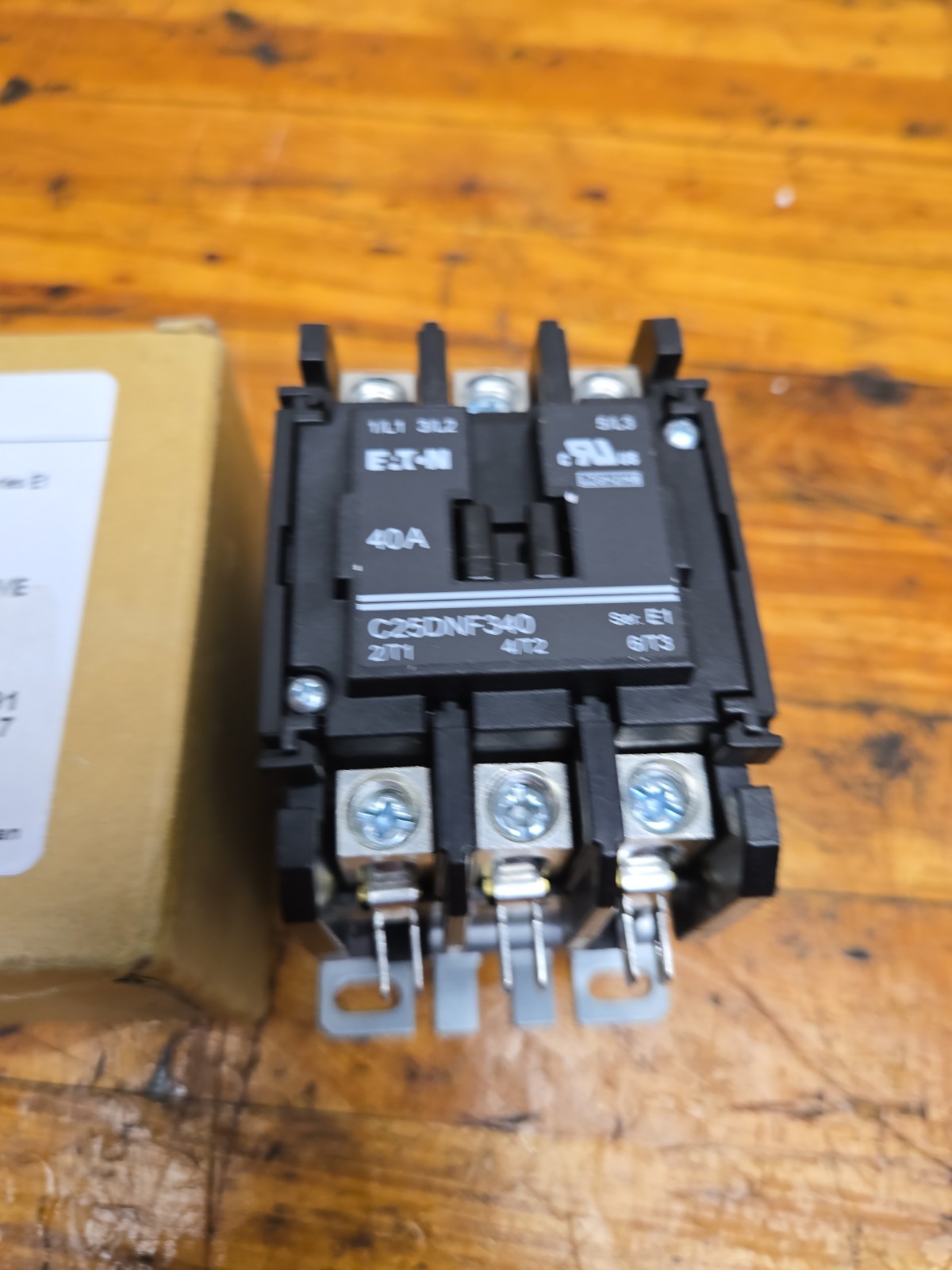 C25DNF340A Eaton / Cutler Hammer Contactor – 40 Amp 3 Pole 110/120V Coil