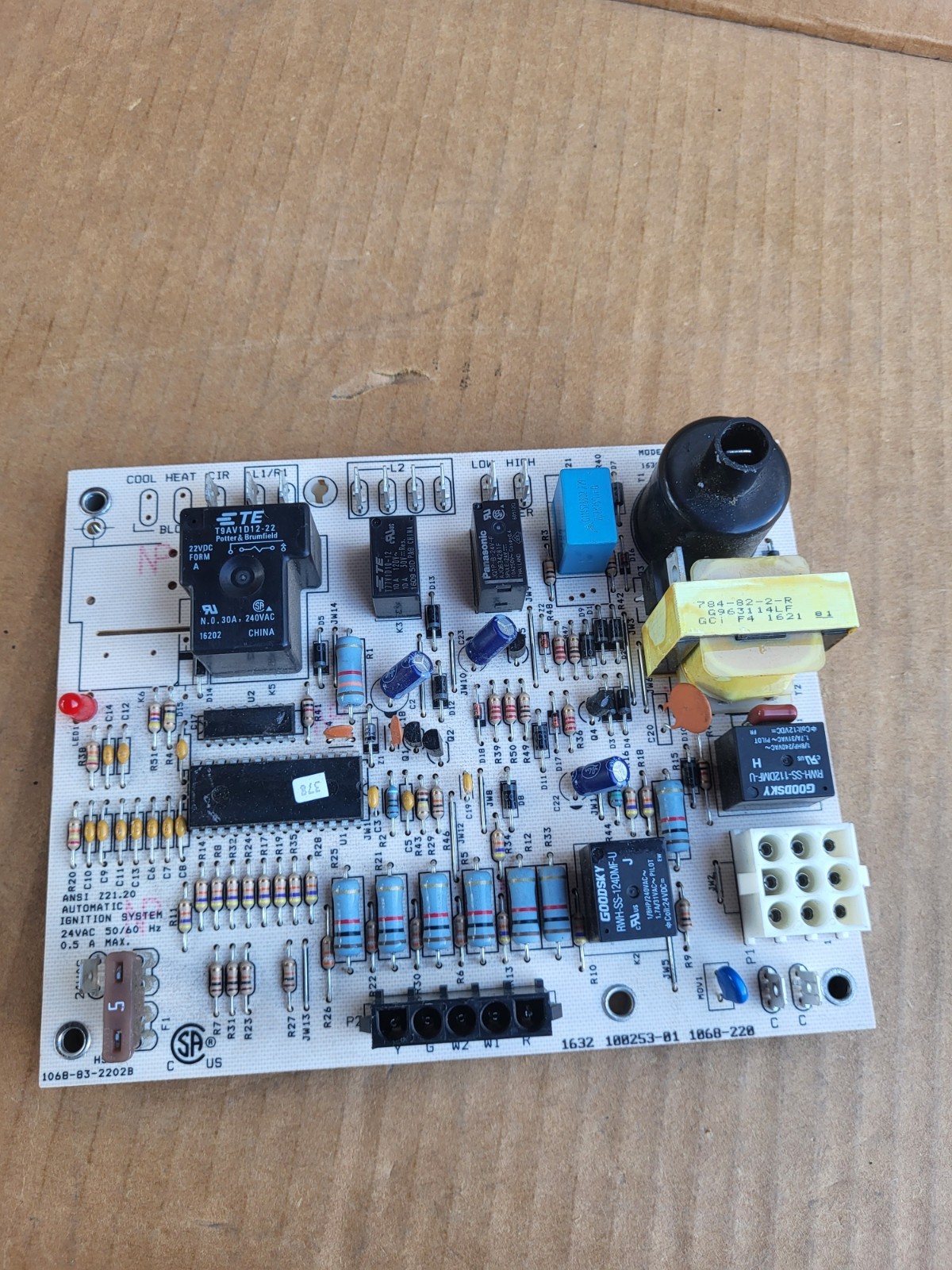 USED OEM Carrier Bryant 1068-220 Furnace Control Circuit Board FREE SHIPPING