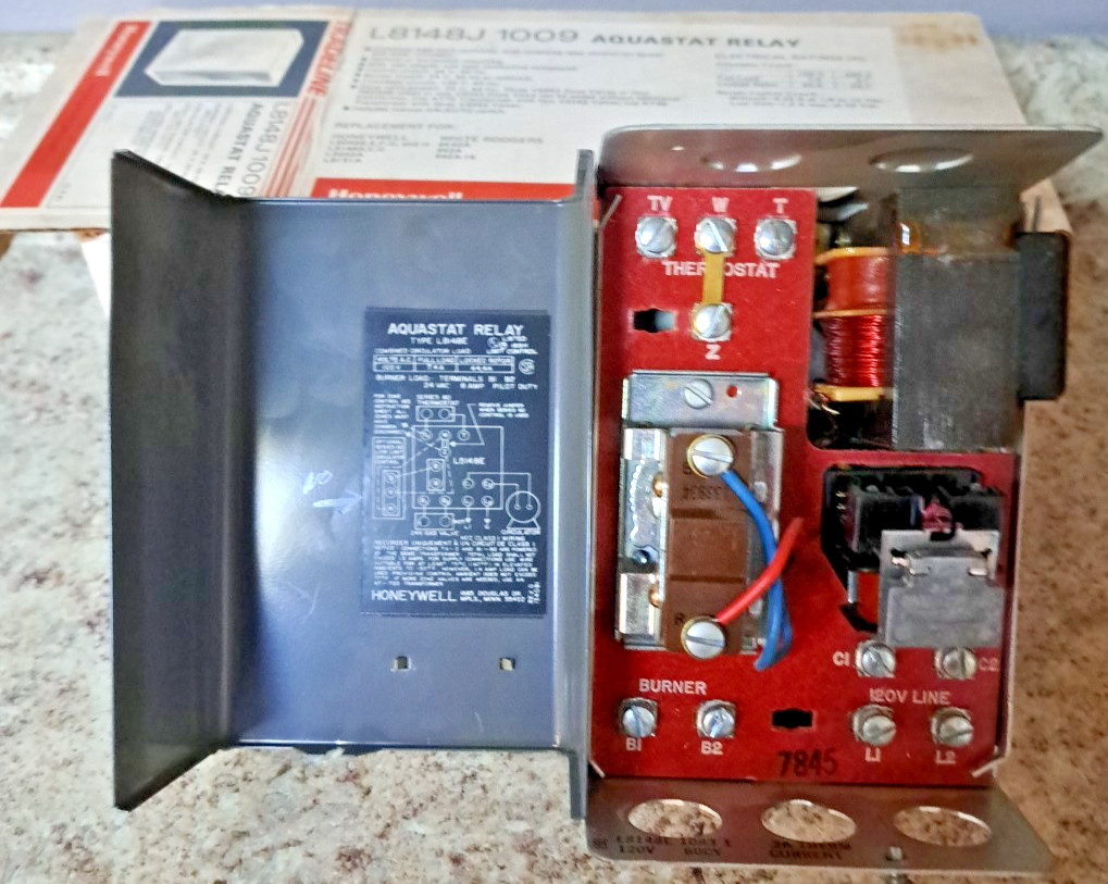 NIOB Honeywell / Resideo L8148J1009 Aquastat Relay New Old Stock!