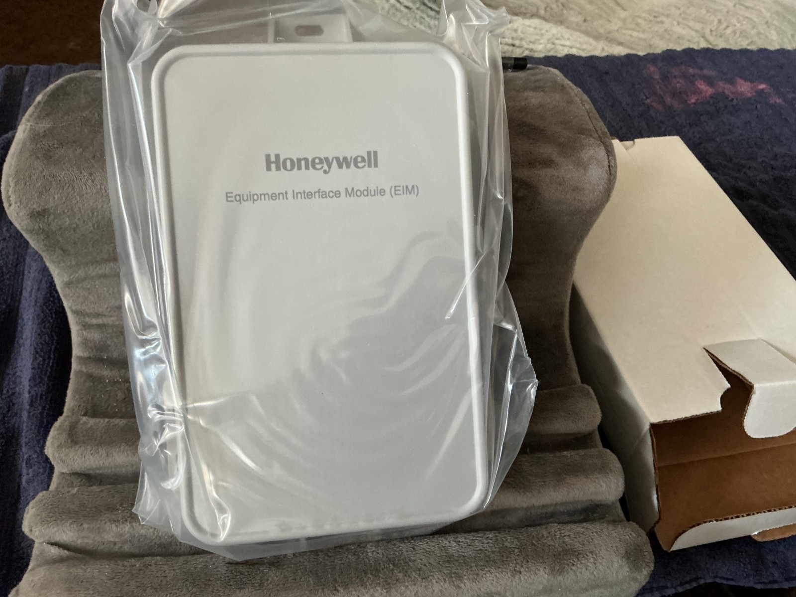 Honeywell THM5421R 1021 Equipment Interface Module for Thermostats New old stock
