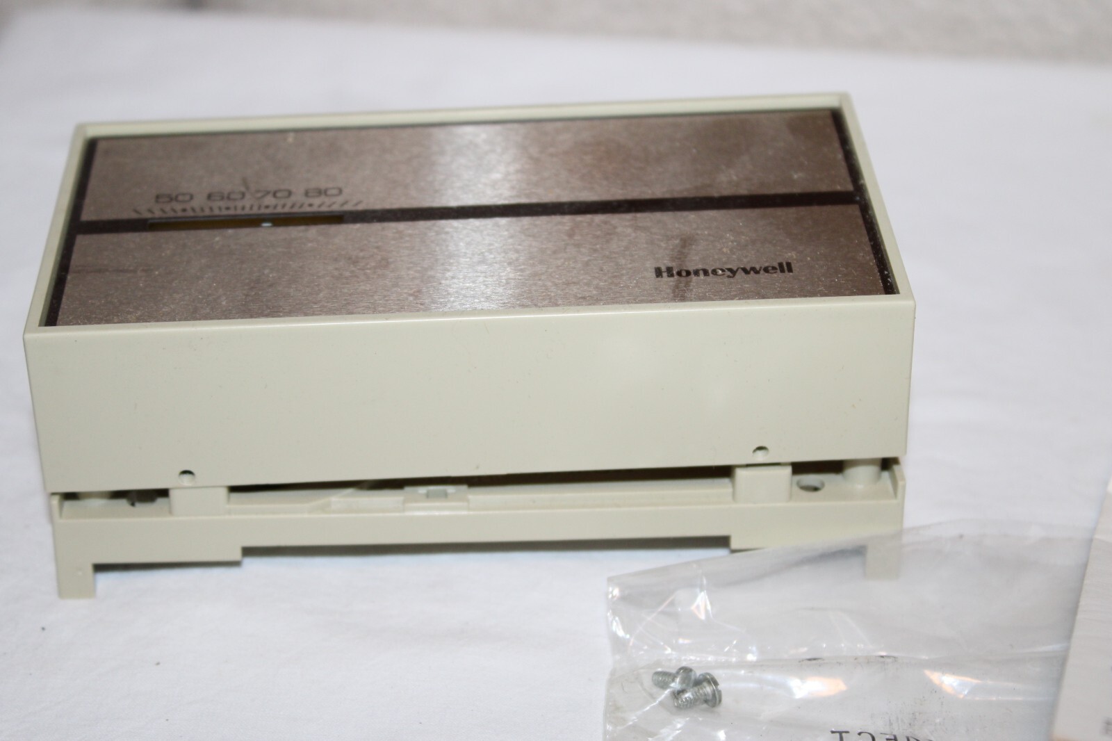 Honeywell T874A1036 Non-Programmable Thermostat Wall-Mounted 30V Max 50-80° F P3