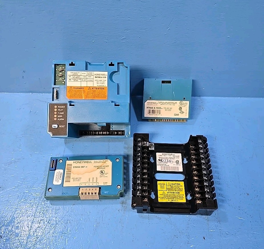 HONEYWELL RM7890A1015 ULTRAVIOLET FLAME AMPLIFIER BURNER CONTROL MODULE