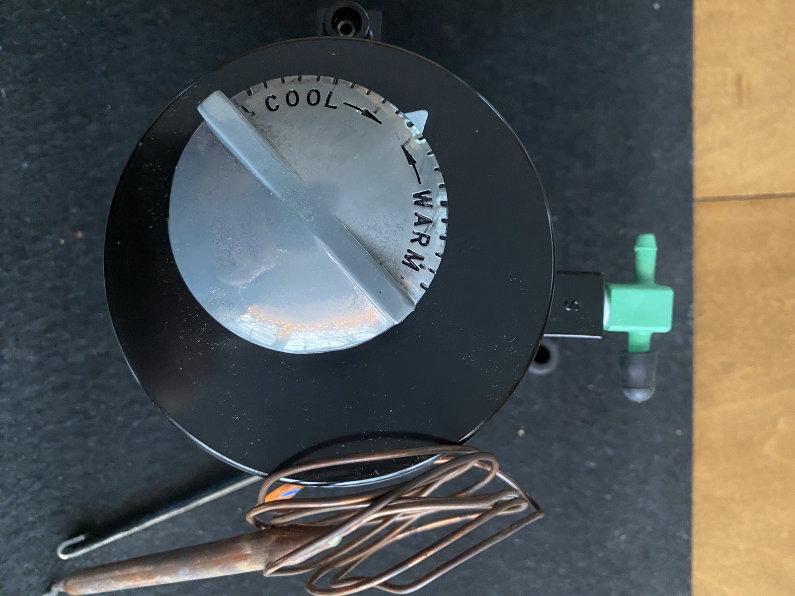 Johnson Controlls T-3111-1 Pneumatic Themostat And Valve Actuator