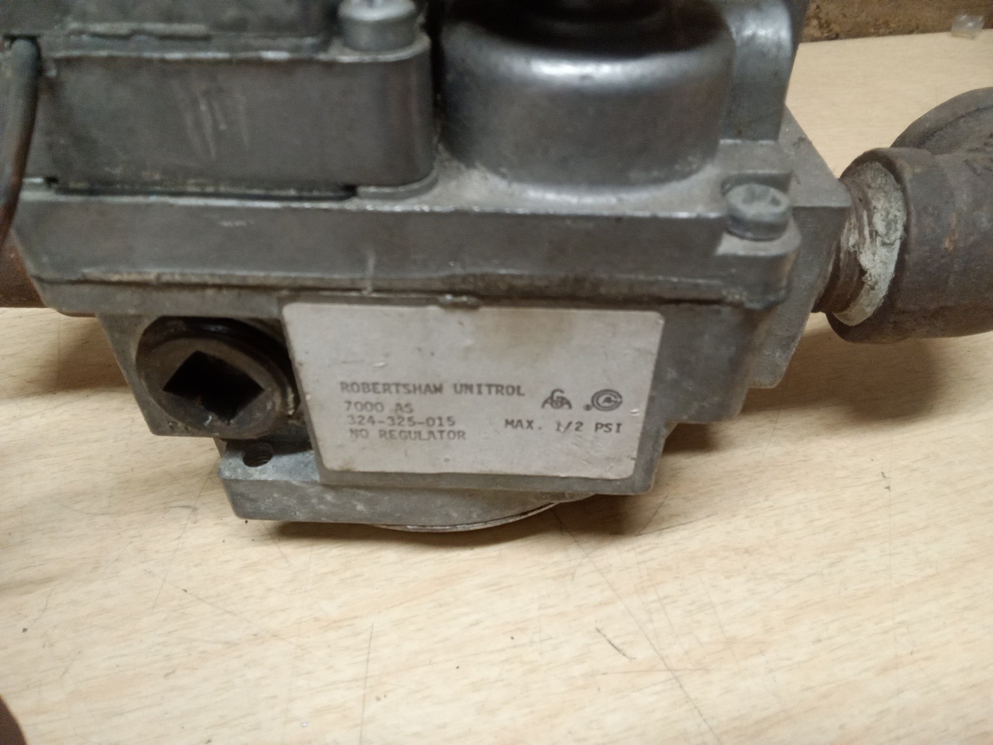 Robertshaw Unitrol 700AS 324-325-015 Hydraulic Combination Gas Valve