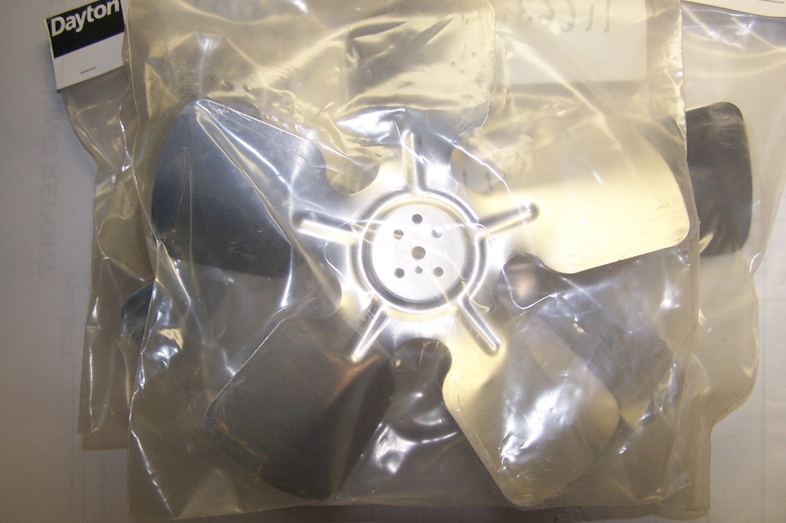 4) NEW DAYTON HUBLESS PROPELLER 10″ DIAMETER 30 DEG PITCH 2PYR5 LOT OF 4