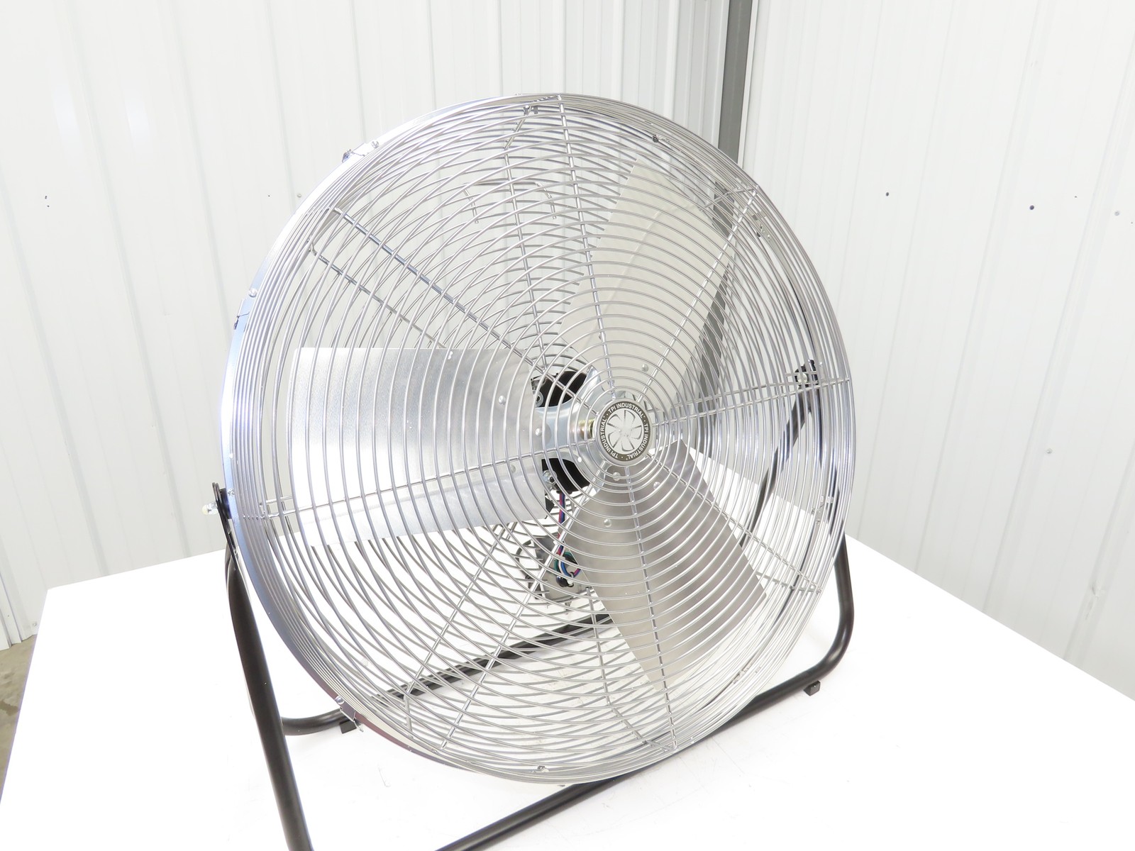 TPI Industrial F-24-TE 24″ Floor Fan with Totally Enclosed Motor 120VAC 2.2 Amp