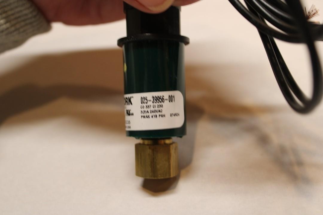 York 025-39956-001 High Pressure Switch Auto HVAC Refrigeration NEW