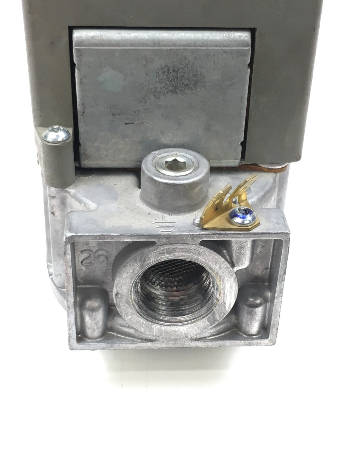Honeywell VR8205T5801 Furnace Gas Valve 60-100394-03 in and out 1/2″ used #G1