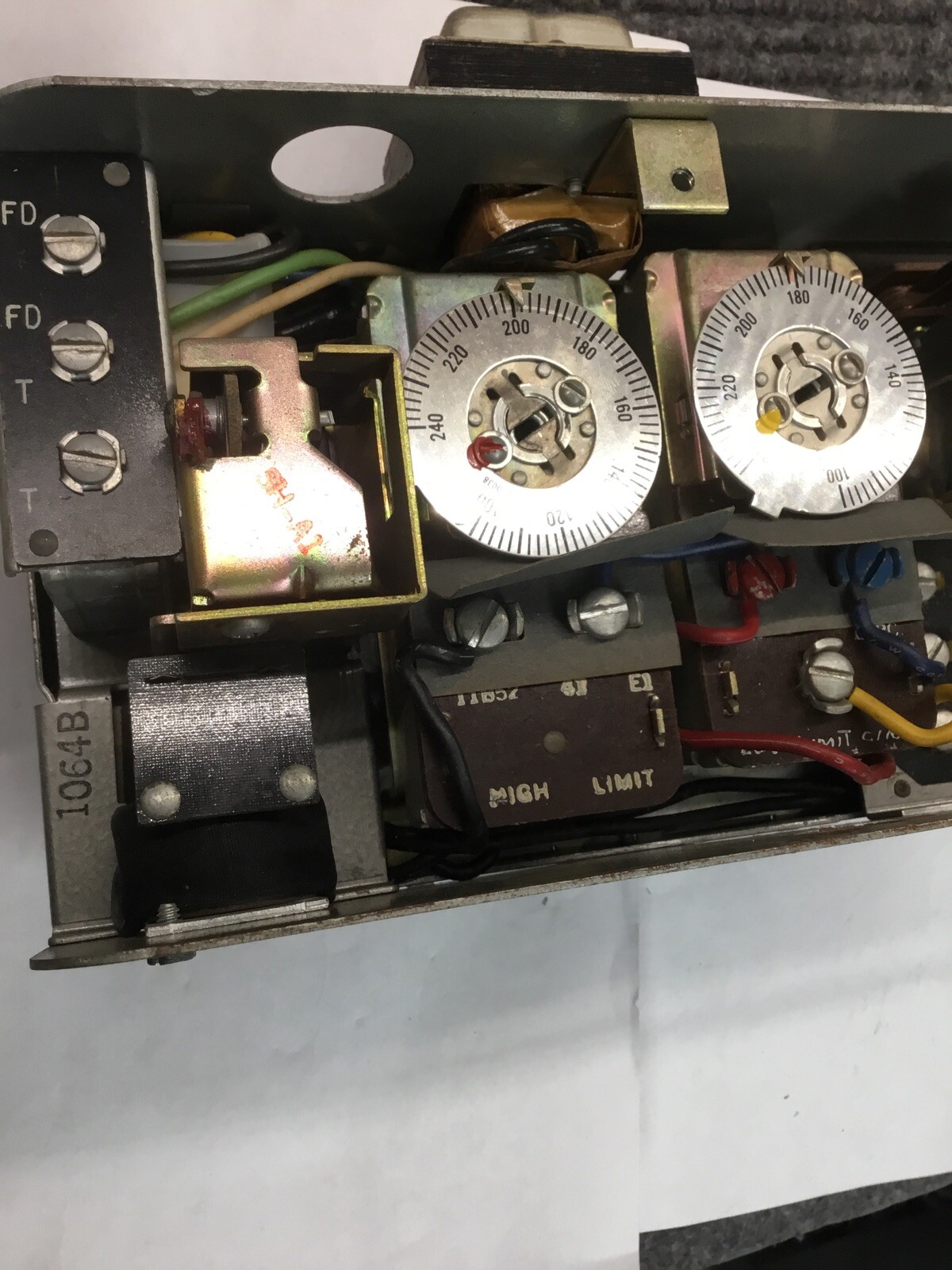White Rodgers Type 693-2 Thermostat Controlled Magnetic Relay Sid Harvey R79-46r
