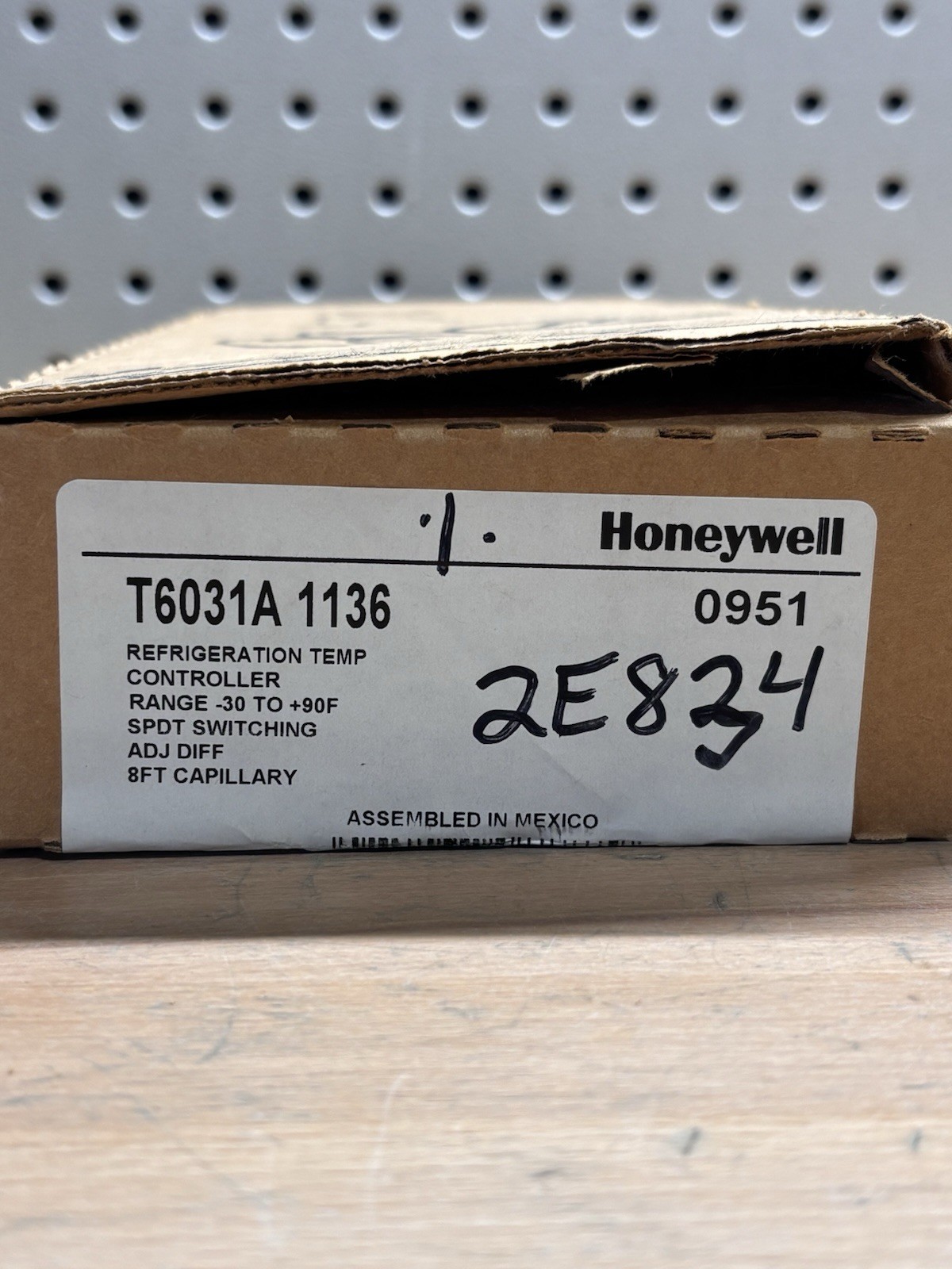 New in box Honeywell T6031A1136 Refrigeration Temp Controller -30 – +90F 8′ Cap