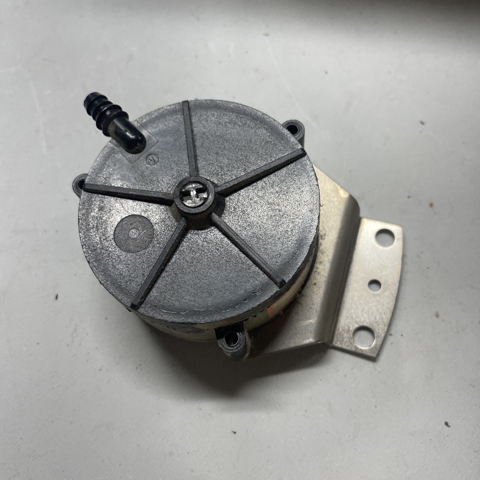 Goodman Amana Furnace Pressure Switch 107279-23 MPL9300-V-0.70-DEACT-N/O-VS