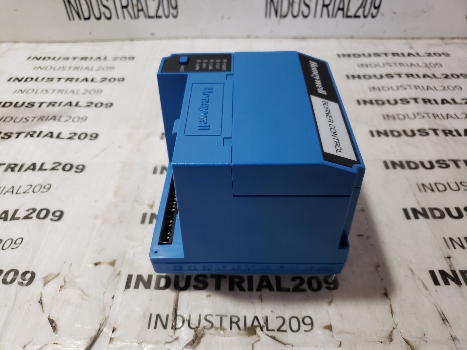 HONEYWELL 7800 SERIES BURNER CONTROL RM7890 A1015 NEW IN BOX