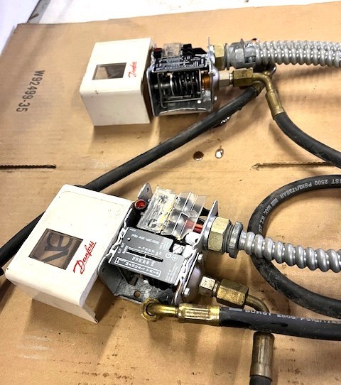 Danfoss Pressure Switch Combo KP1 (DWK4B0599) KP5 Manual Trip Used Take Out CC8