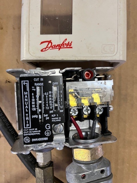 Danfoss Pressure Switch Combo KP1 (DWK4B0599) KP5 Manual Trip Used Take Out CC8