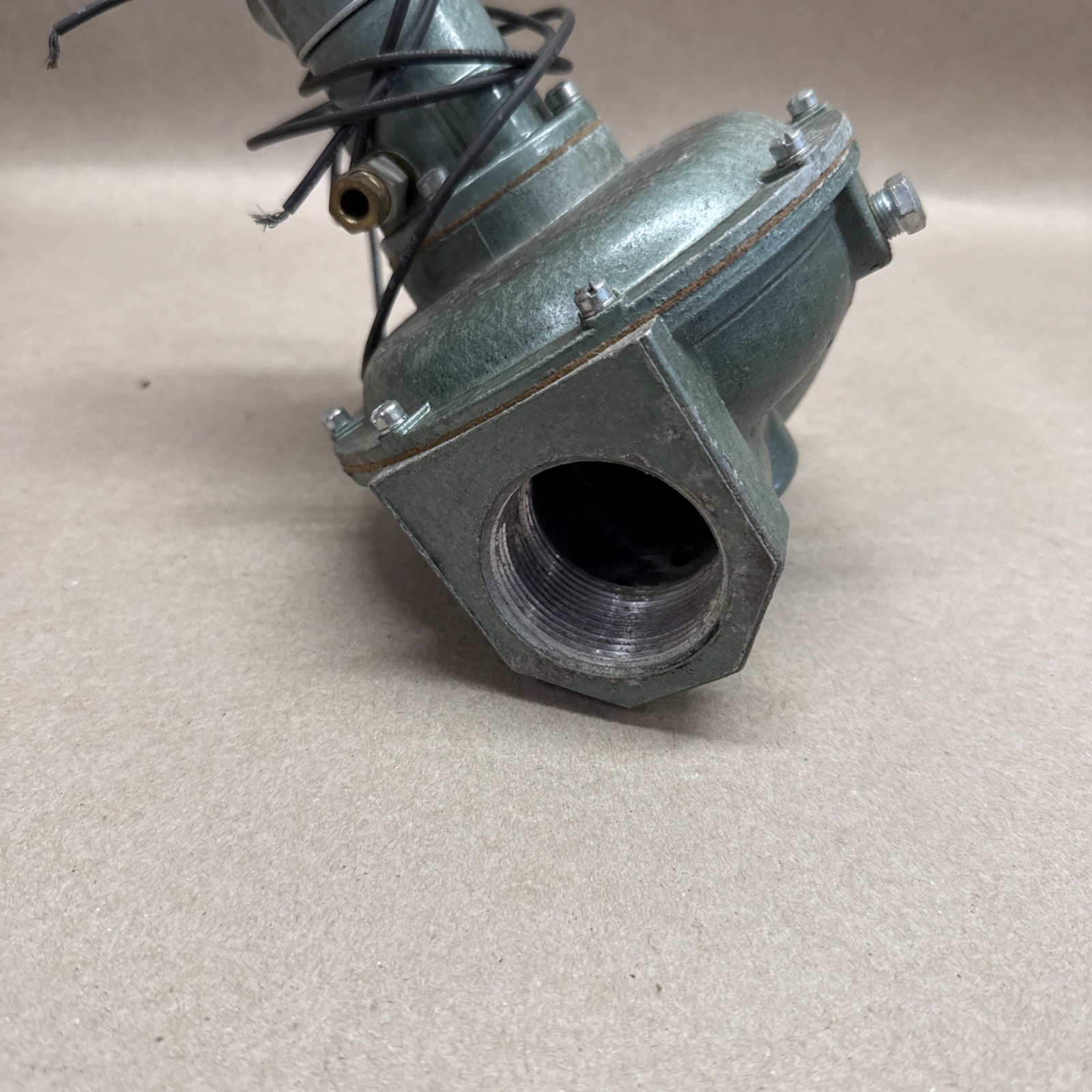 ITT B50DF182A112 Electric Diaphragm 1-1/2″ inch gas valve 110V coil NOS