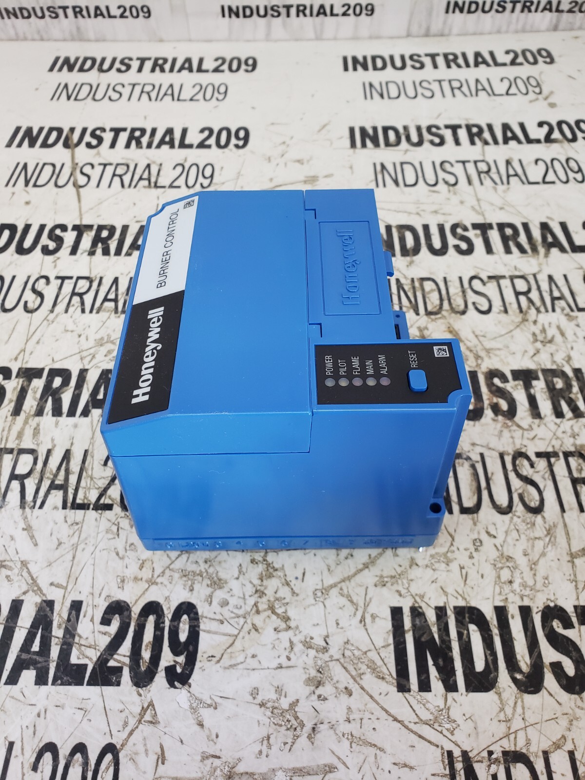 HONEYWELL AUTOMATIC PROGRAMMING CONTROL RM7890 A1015 NEW IN BOX