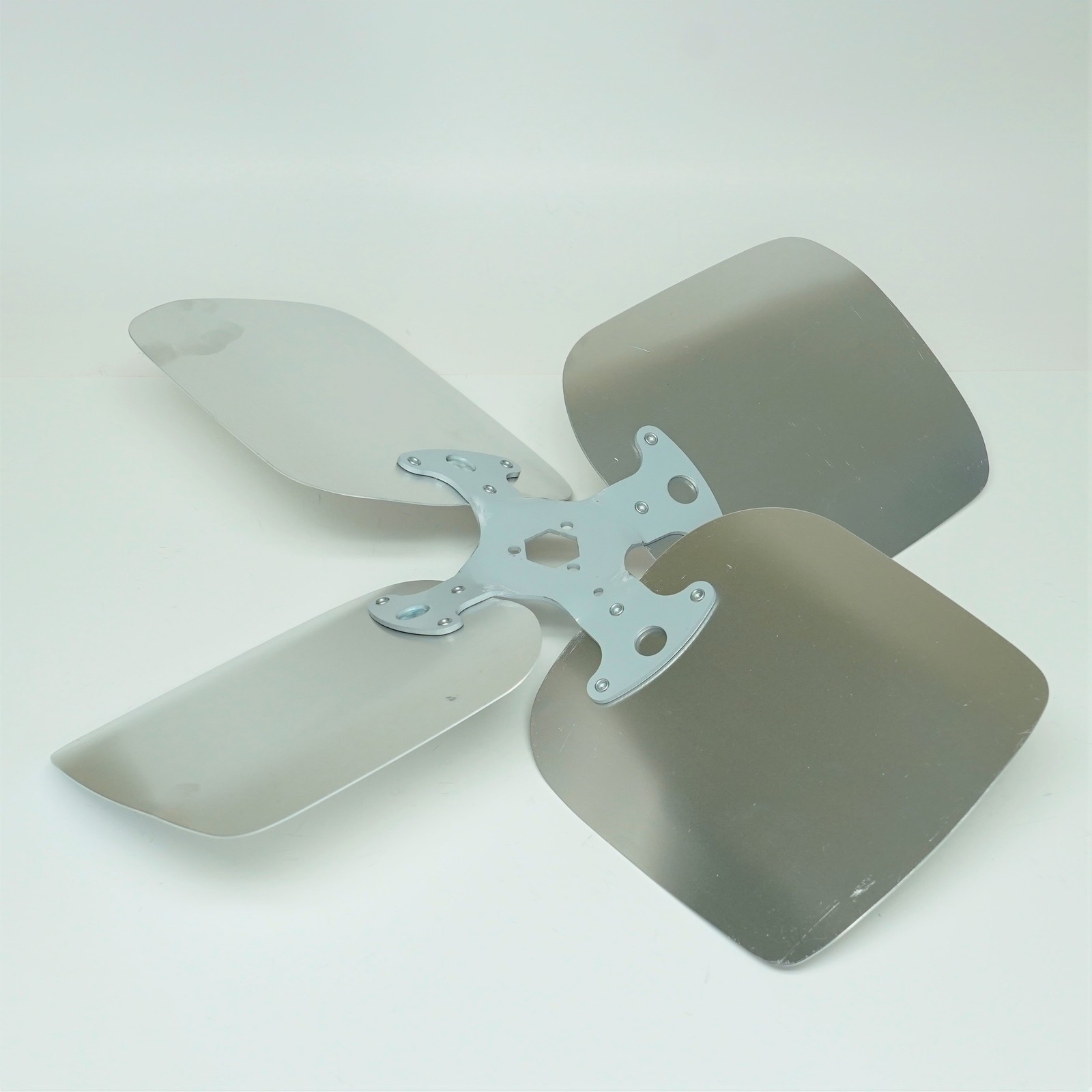 Lau 60558701 20″ Fan Blade CW Rotation 27 Degree Pitch 4 Blades