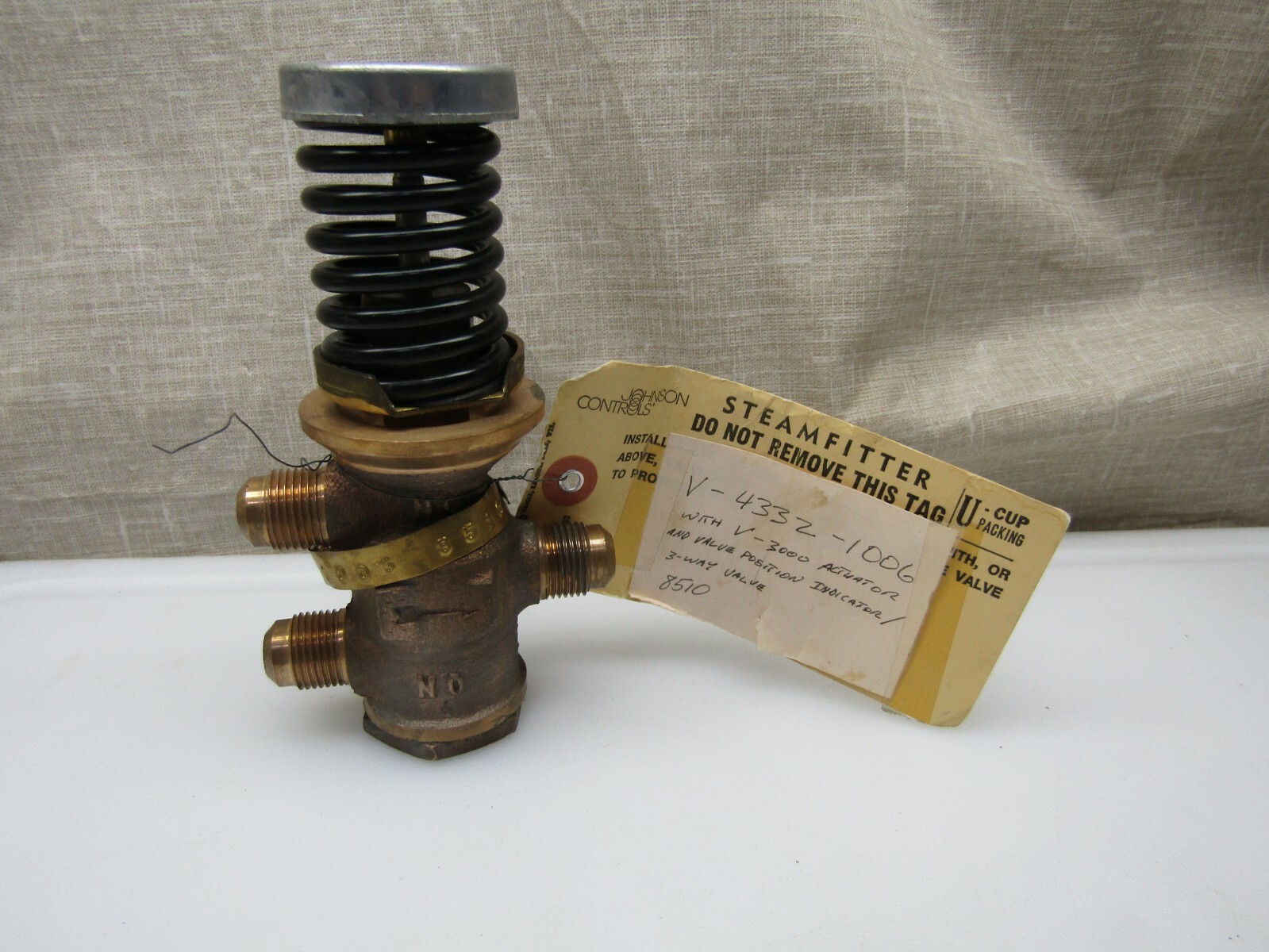 Johnson Controls V-4332-1006 Pneumatic Flare 3 Way Mixing Valve