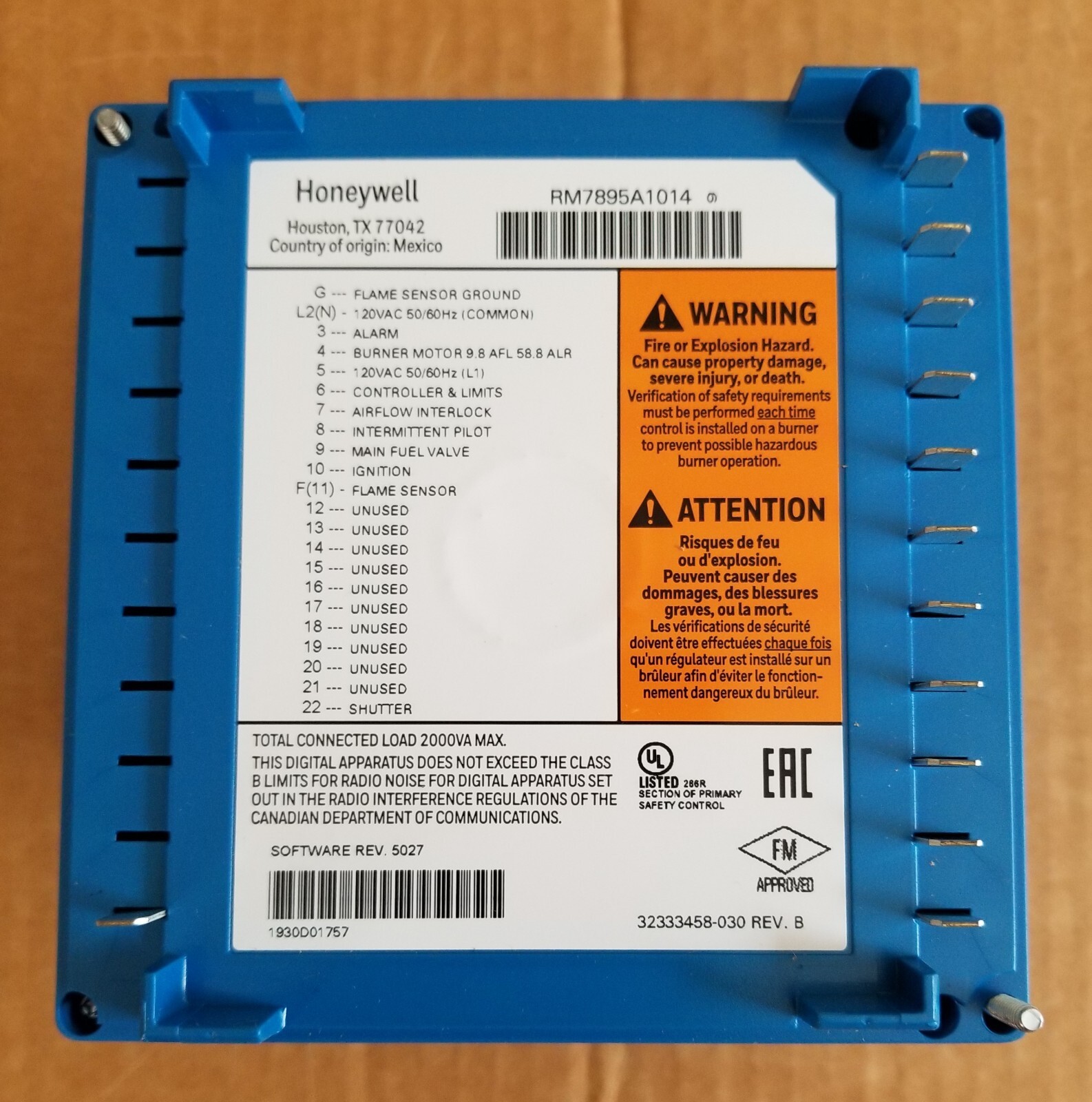Surplus Honeywell RM7895A1014/ RM7895 A 1014 BURNER CONTROL With Dust Cover *NEW