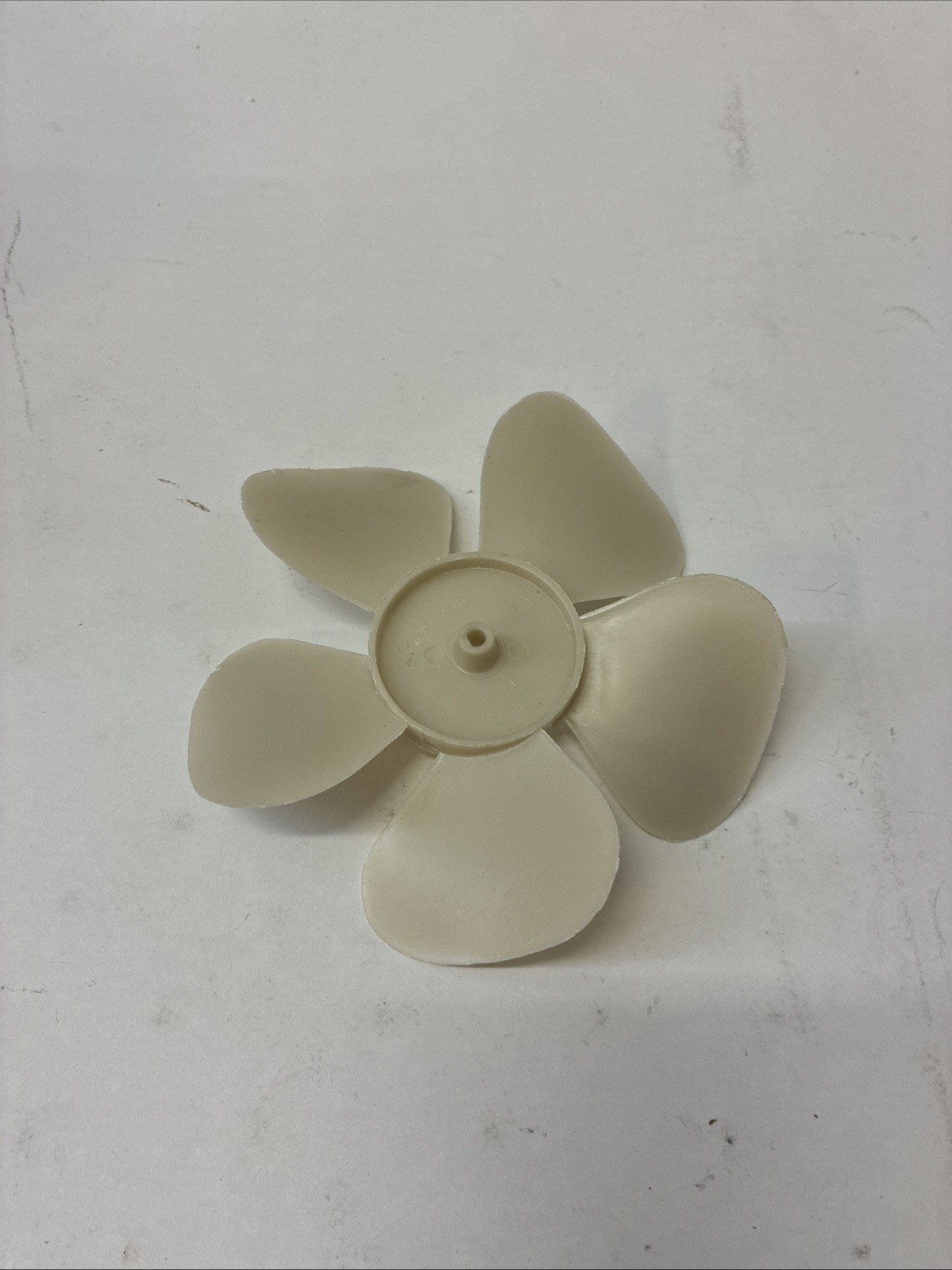 Thorgren Valparaiso 6.5″ Fan, White Qty 1