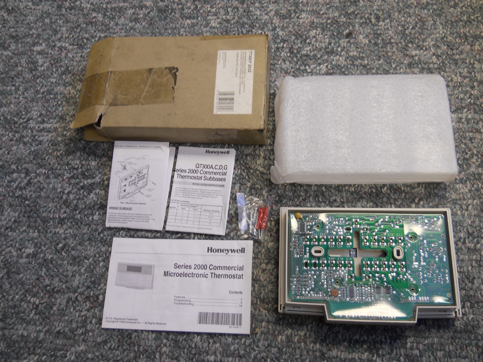 New OEM Honeywell Branded YORK T7300Y 2032 Programmable Commercial Thermostat
